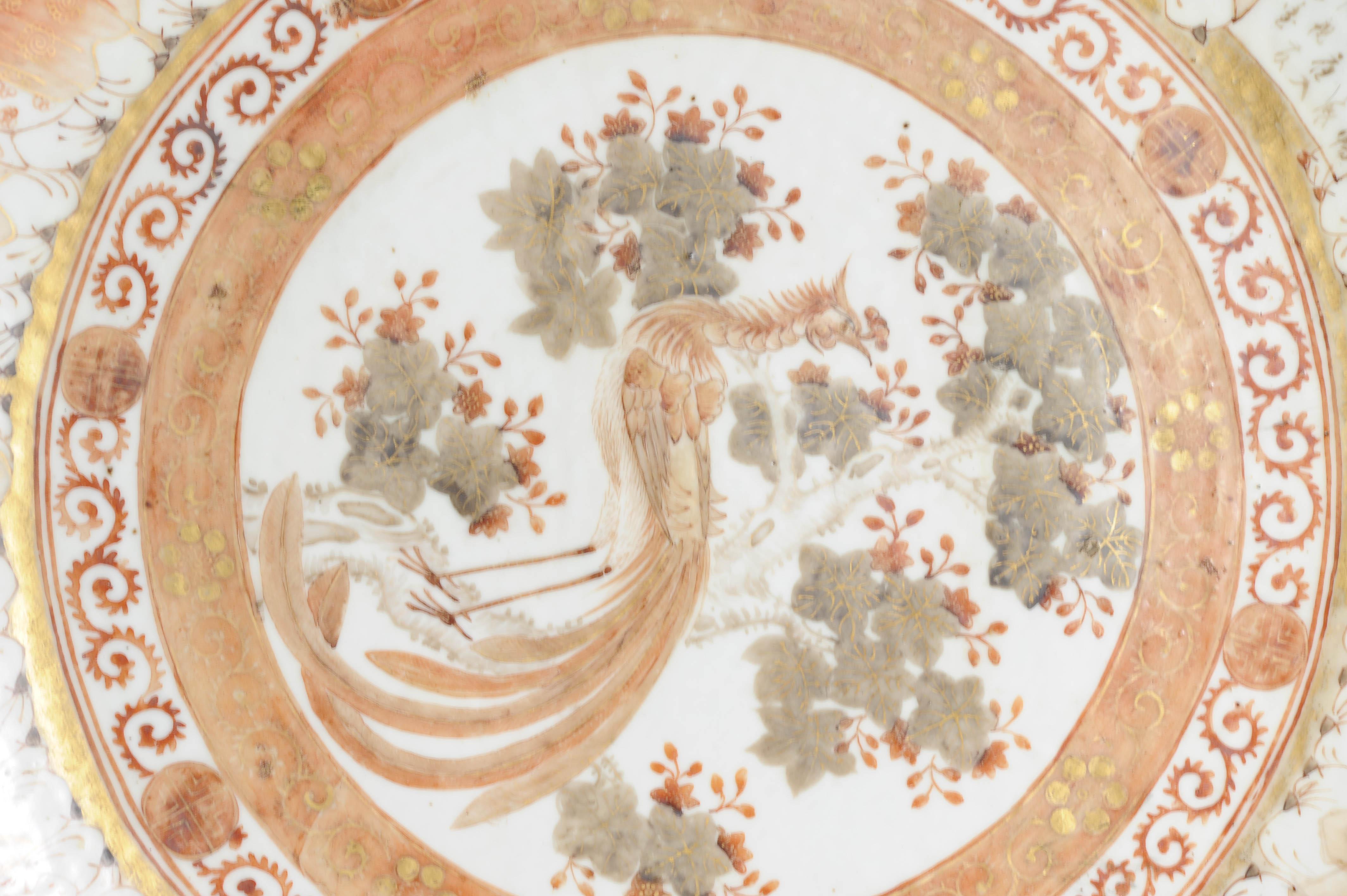 Exceptionnelle assiette de présentation ancienne du 19ème siècle en porcelaine chinoise avec figures de Kutani en vente 8