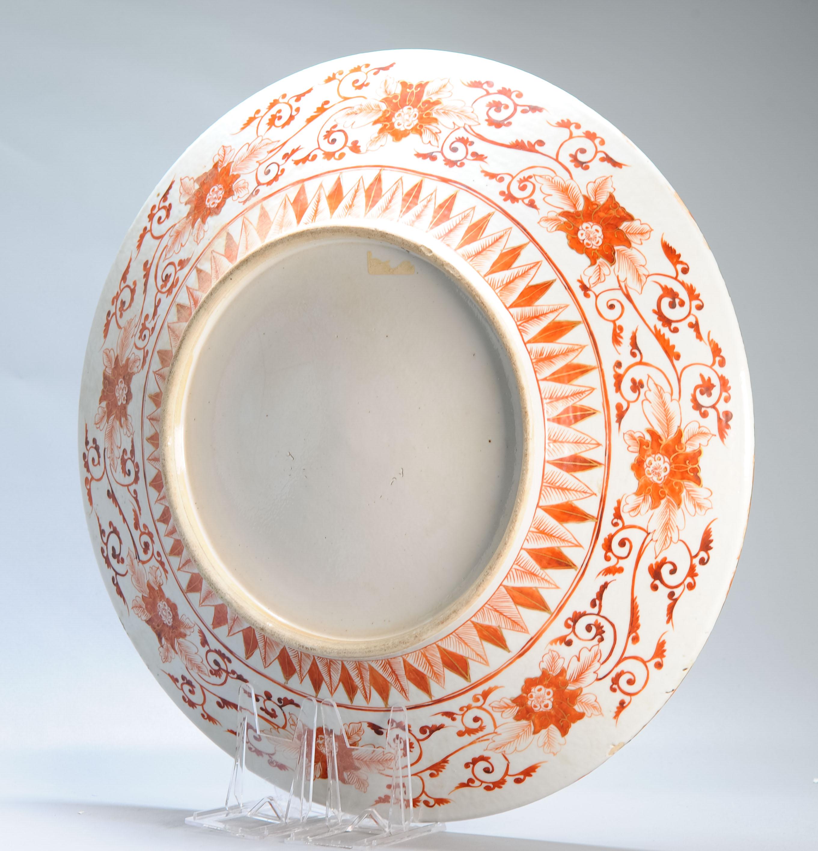 Exceptionnelle assiette de présentation ancienne du 19ème siècle en porcelaine chinoise avec figures de Kutani Bon état - En vente à Amsterdam, Noord Holland