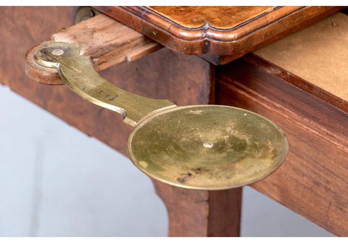 Außergewöhnliche Antike Anglo-Chinesische Padouk Holz Metamorphic Architekten Tabelle im Zustand „Starke Gebrauchsspuren“ im Angebot in Bridgeport, CT