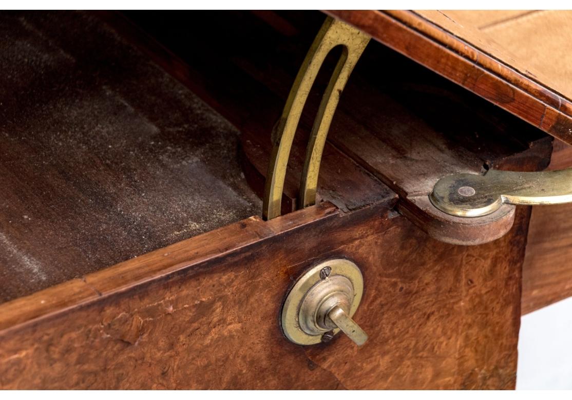 Außergewöhnliche Antike Anglo-Chinesische Padouk Holz Metamorphic Architekten Tabelle im Angebot 1