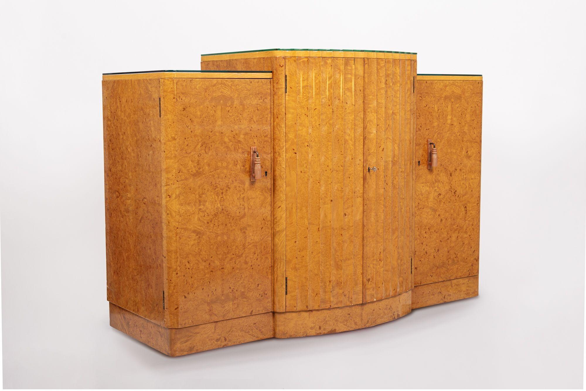 Außergewöhnlicher antiker Art-Déco-Barschrank oder Sideboard aus Ahornholz, 1930er Jahre (Art déco) im Angebot