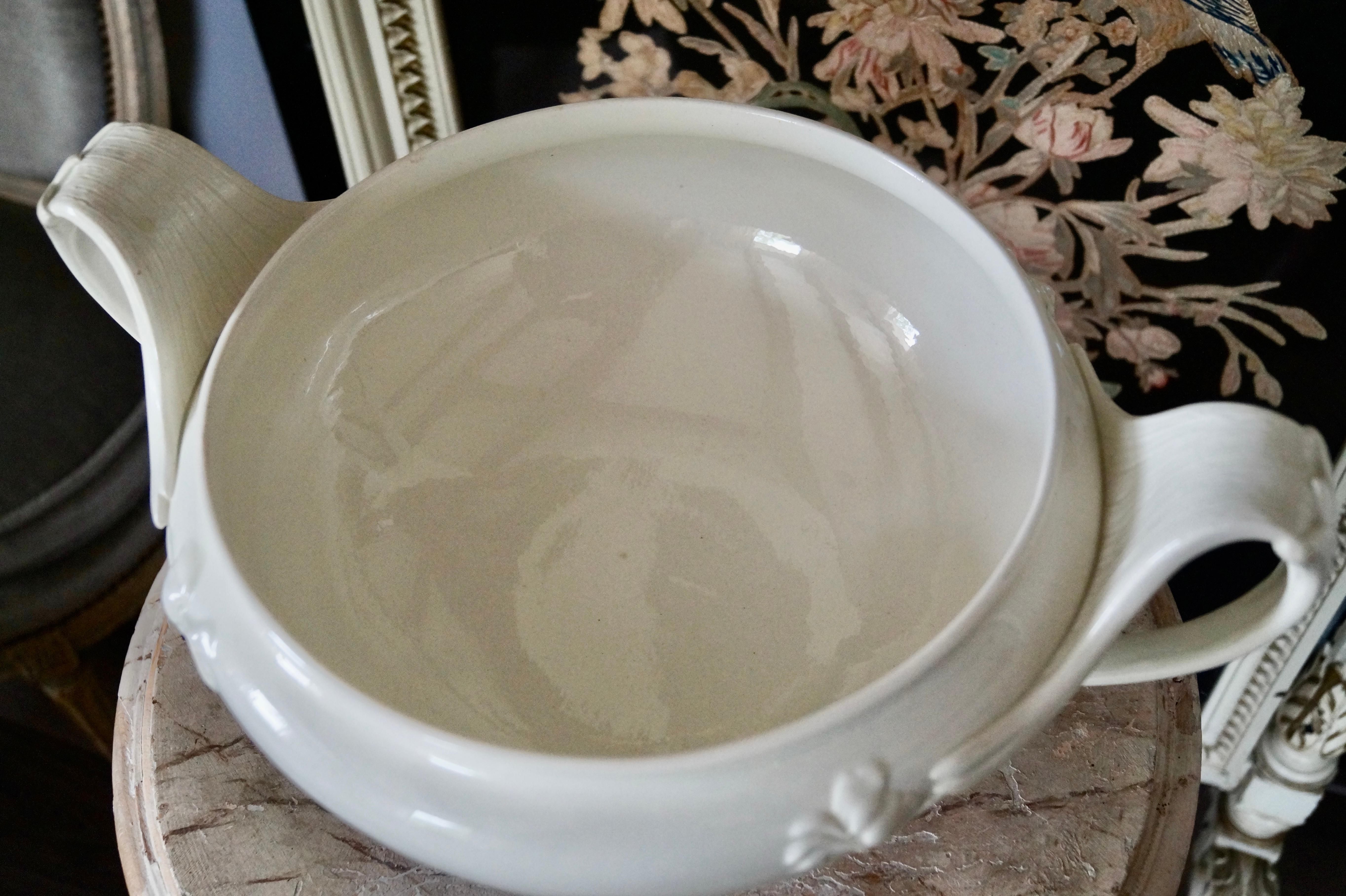 Empire Exceptional antique creamware Wedgwood tureen. England 1820 For Sale