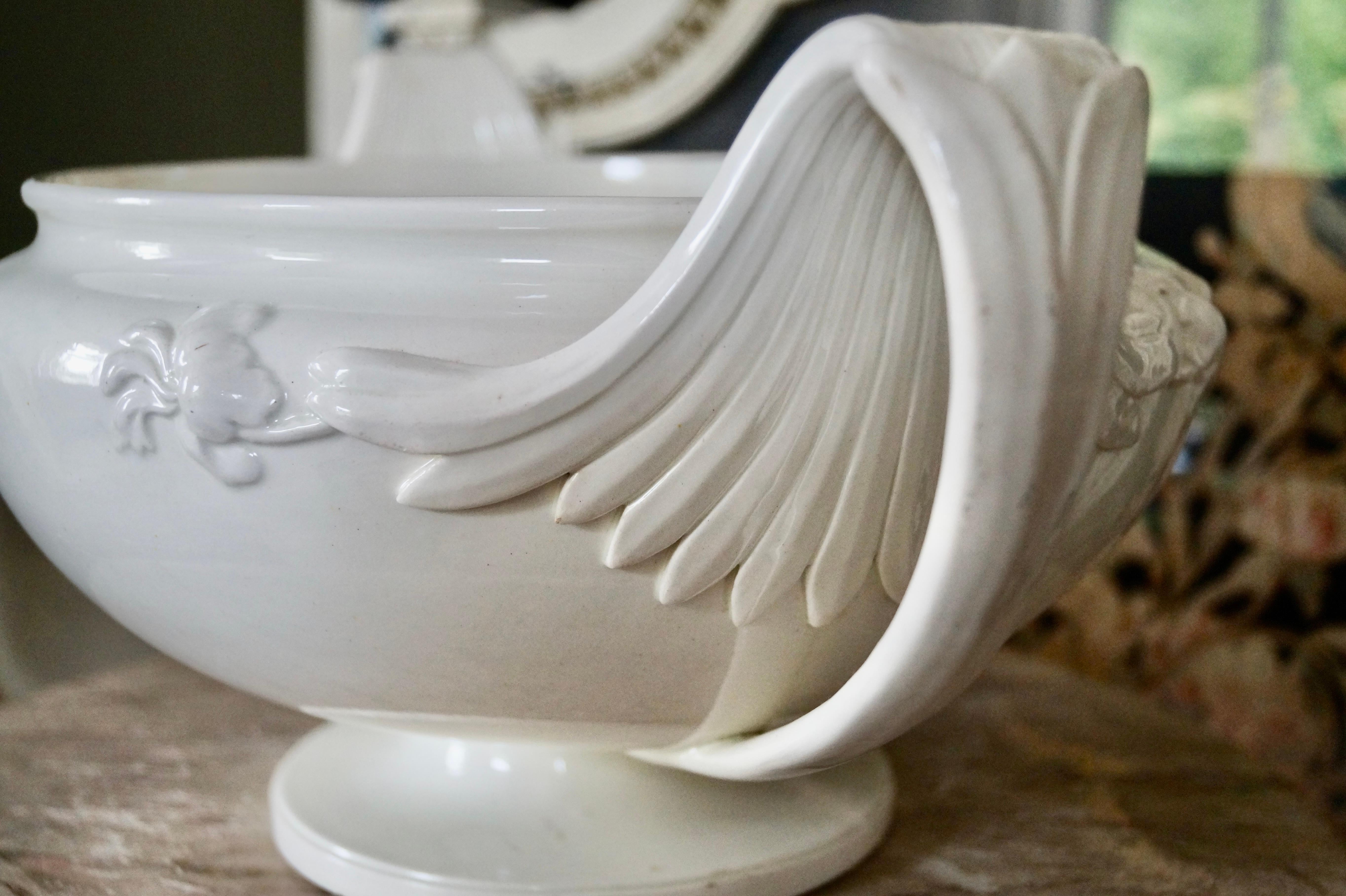 English Exceptional antique creamware Wedgwood tureen. England 1820 For Sale