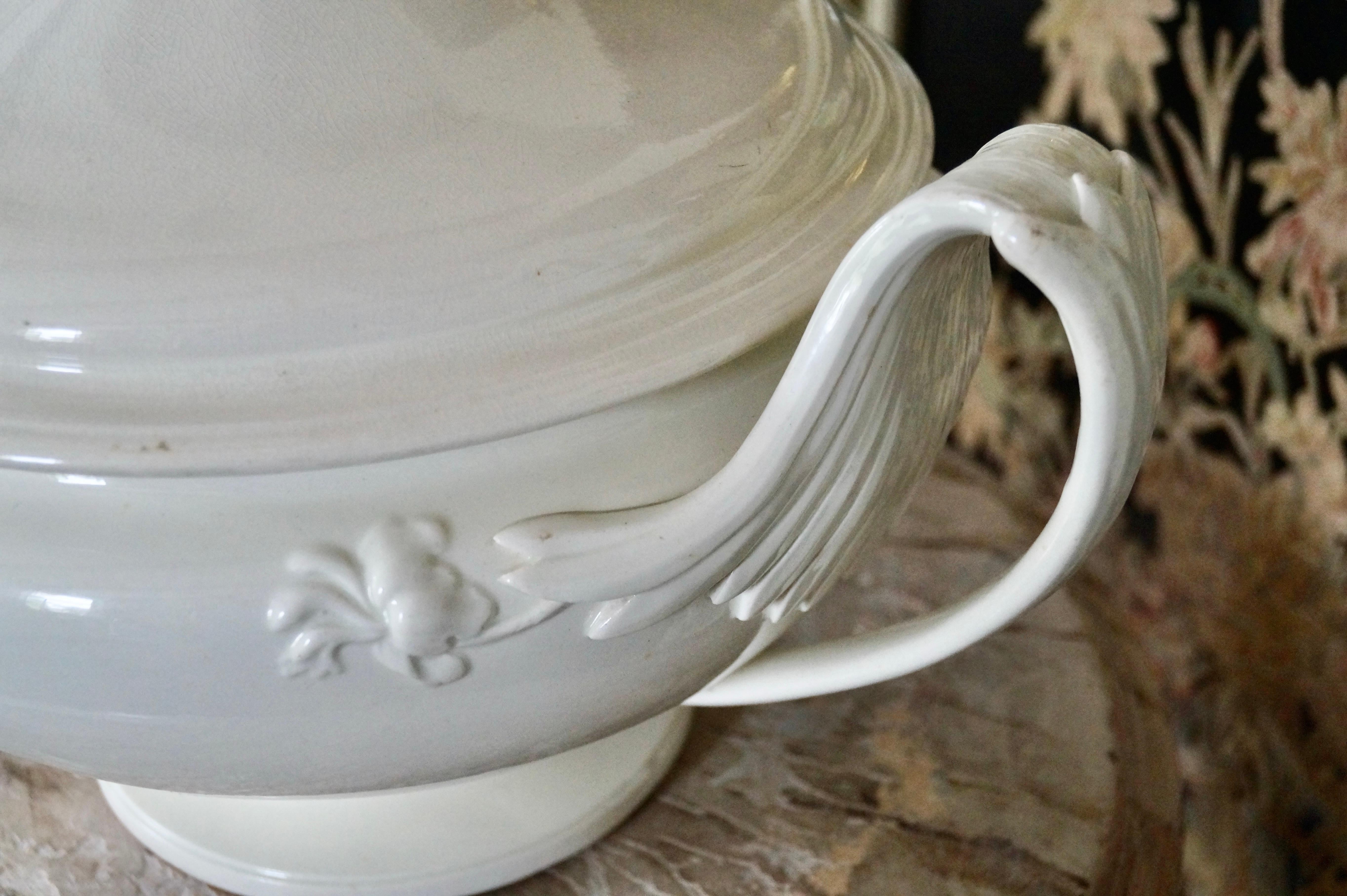 Early 19th Century Exceptional antique creamware Wedgwood tureen. England 1820 For Sale