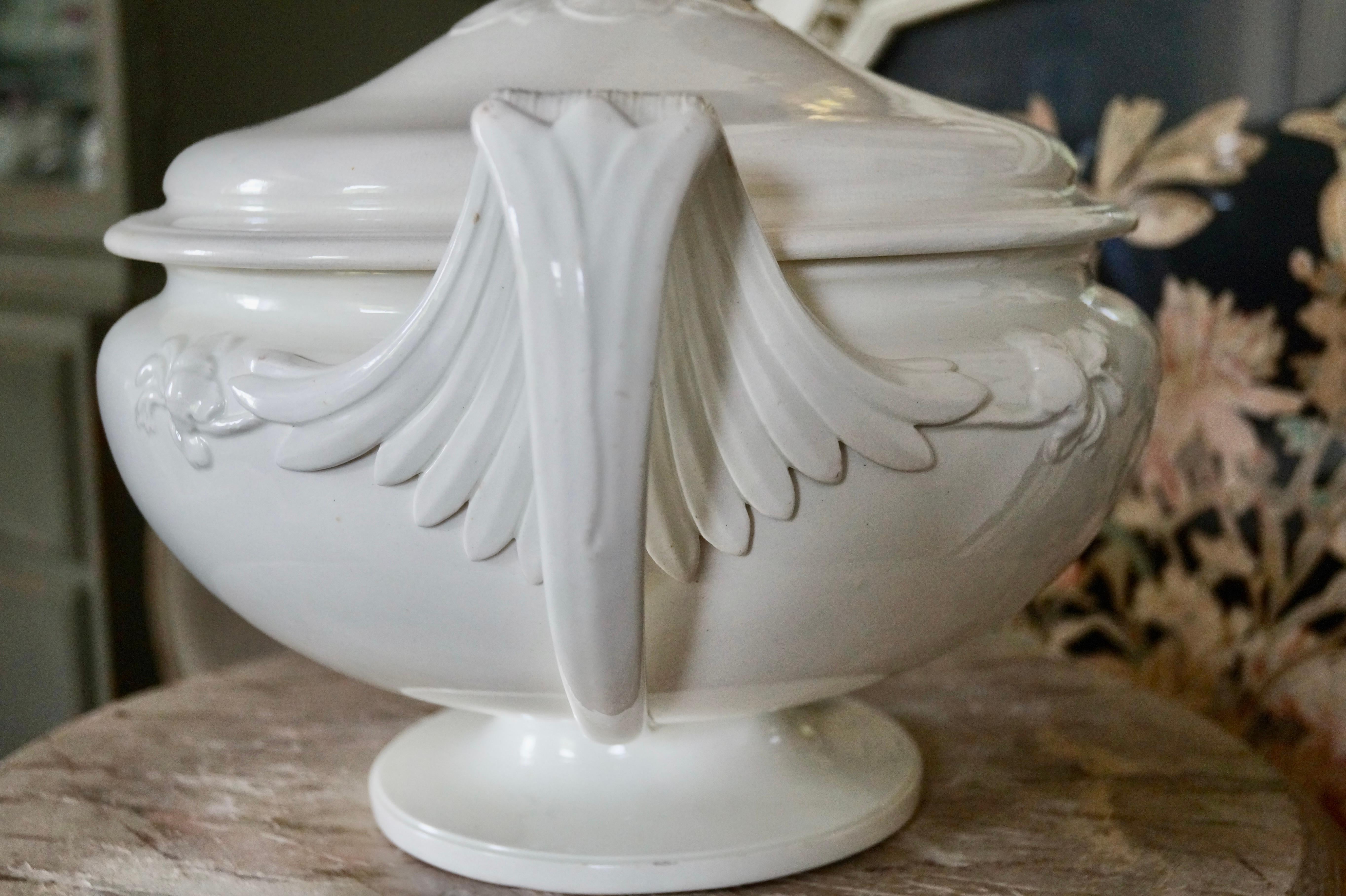 Exceptional antique creamware Wedgwood tureen. England 1820 For Sale 1