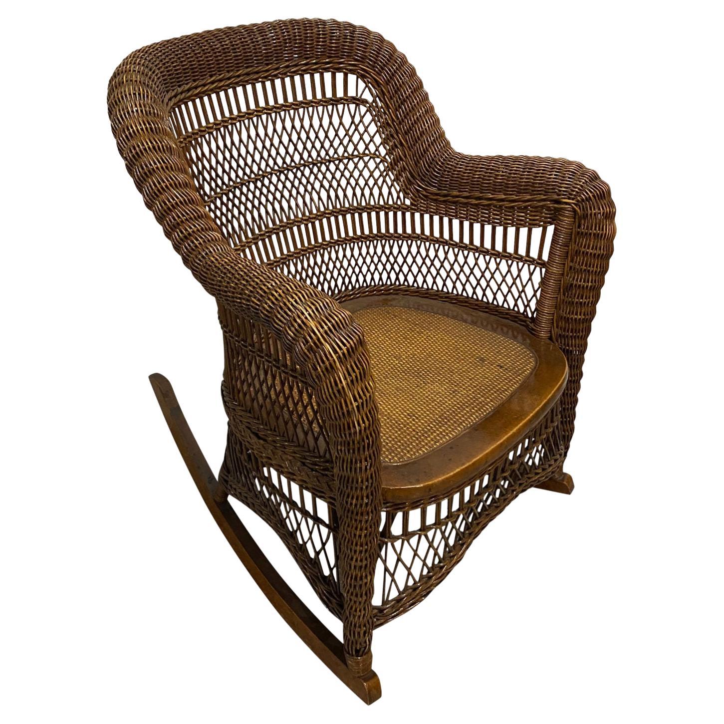 Exceptionnel Rocking Chair en osier foncé antique