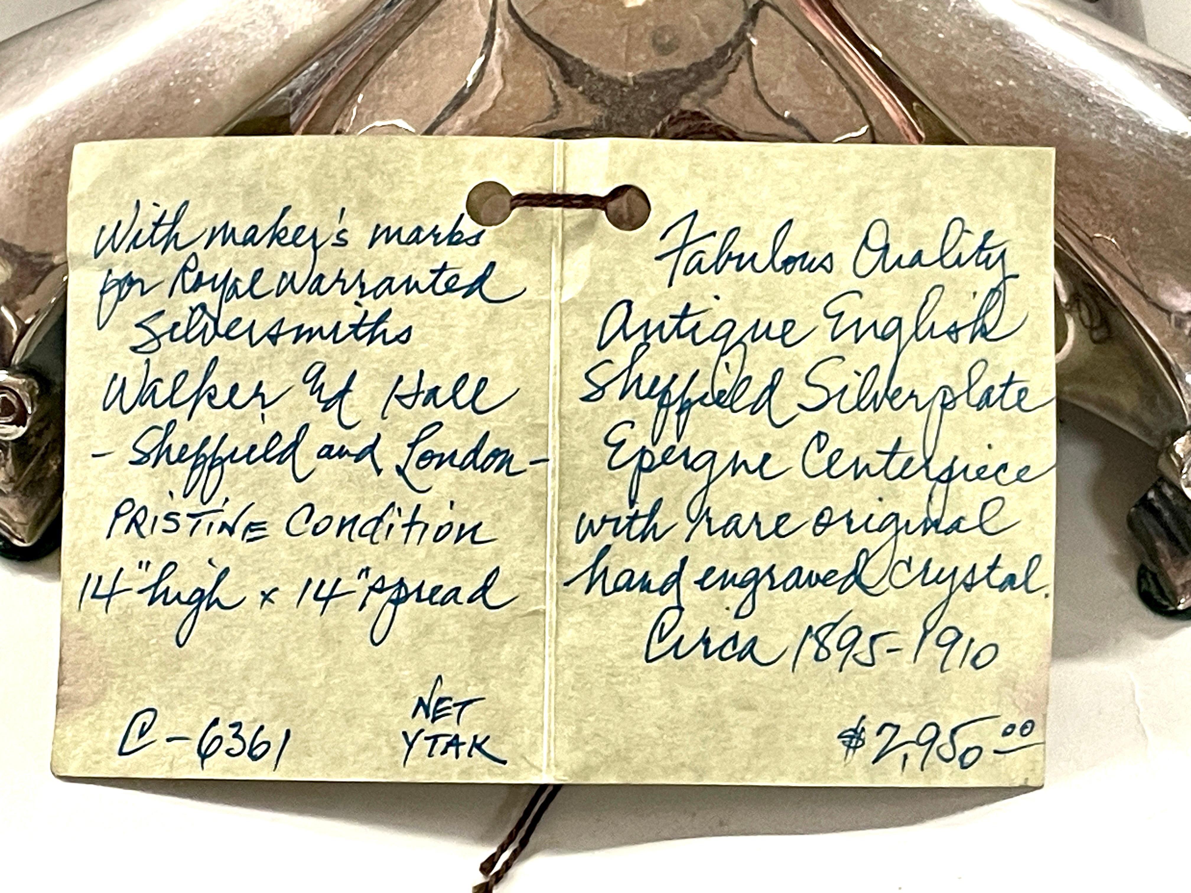 Außergewöhnliche antike englische W & H-Silberblech- und handgravierte Kristall-Epergne (Handgefertigt) im Angebot