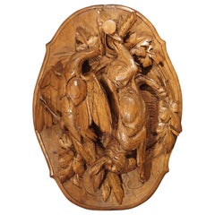 Exceptionnel trophée français ancien sculpté avec un lapin et un oiseau:: vers 1830