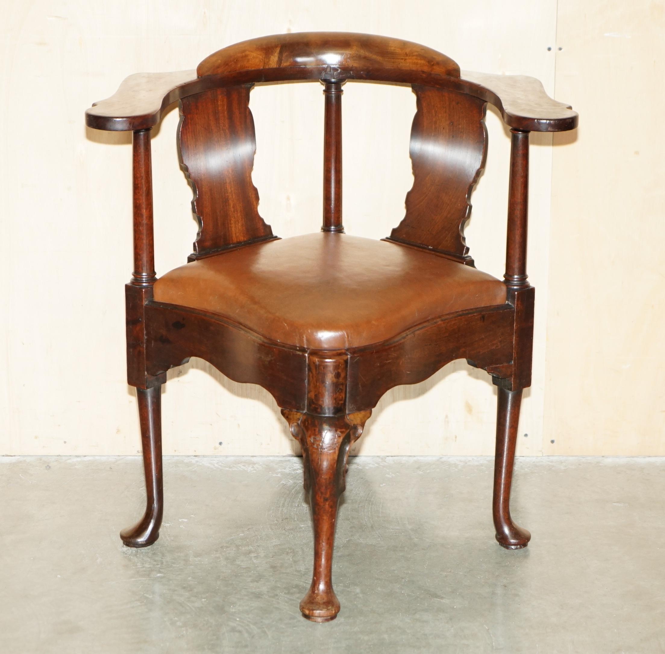 Casa Reale Antiquariato

Royal House Antiques è lieta di offrire in vendita questa eccezionale poltrona angolare inglese gregoriana del 1710-1720.

Le spese di spedizione indicate sono solo indicative e coprono solo la zona M25 per il Regno Unito e