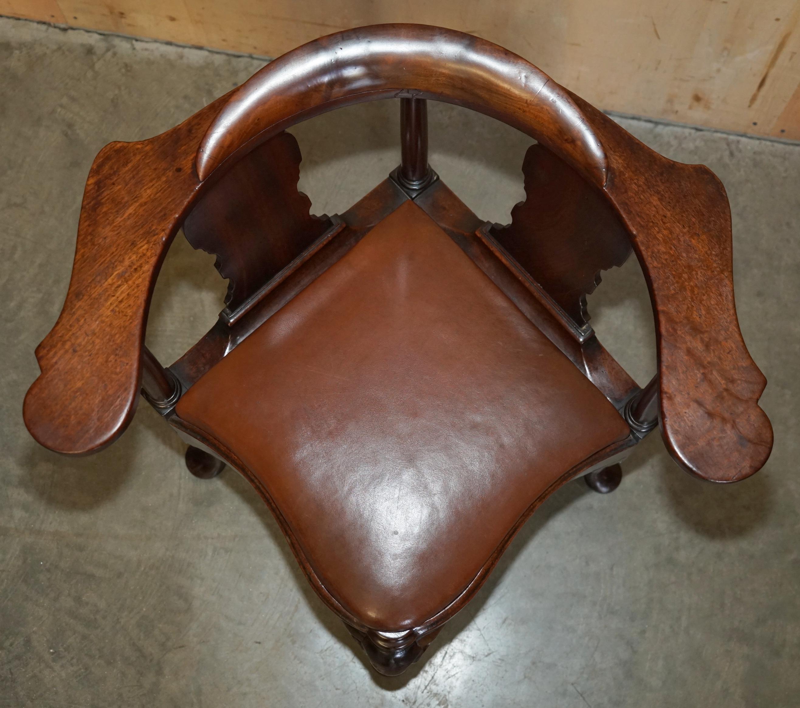 Inglese ECCEZIONALE POLTRONA D'ANGOLO DI GEORGE I CIRCA 1710-1720 AMERICANA IN LEGNO DI HARWOOD in vendita