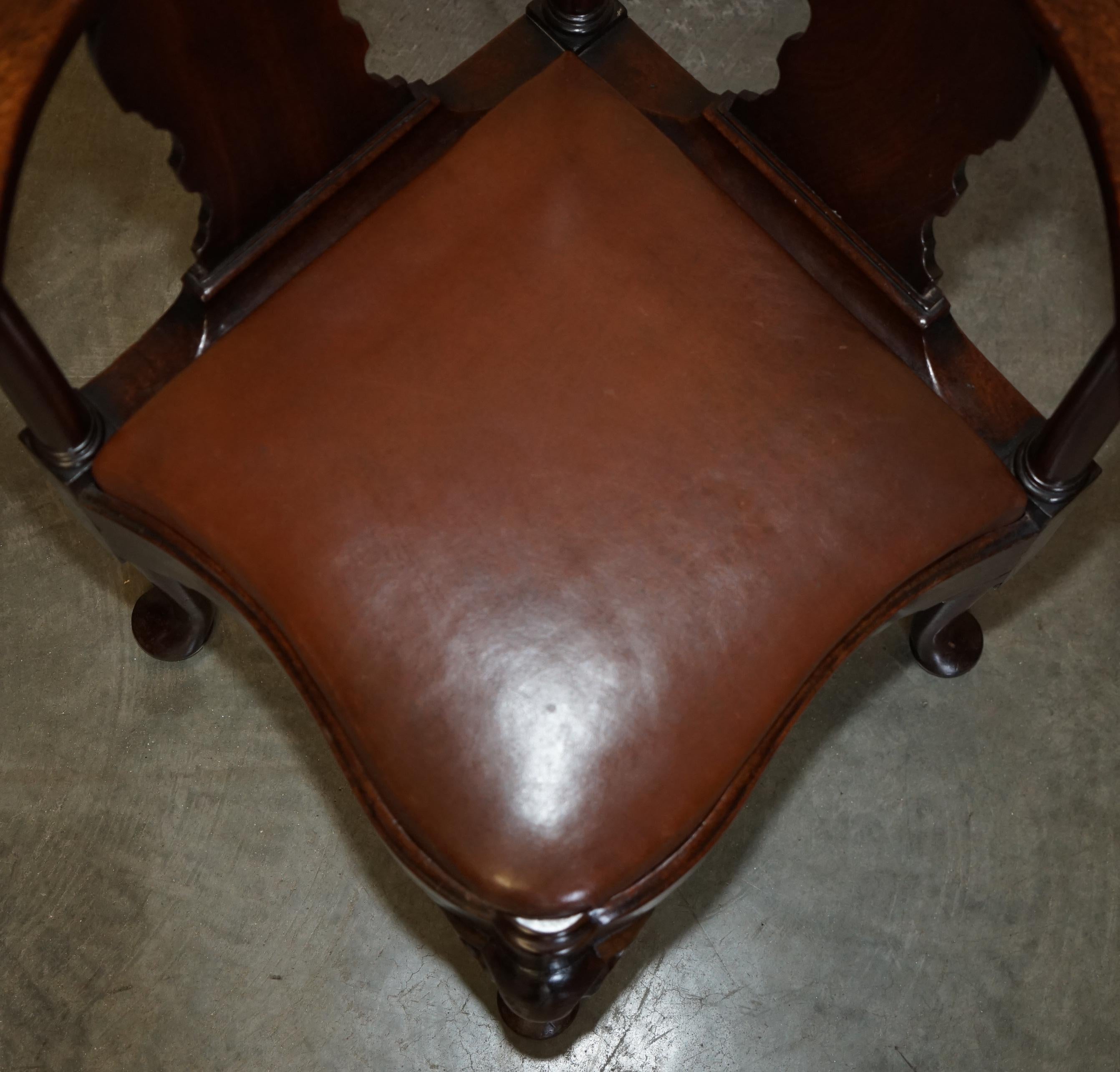 Fatto a mano ECCEZIONALE POLTRONA D'ANGOLO DI GEORGE I CIRCA 1710-1720 AMERICANA IN LEGNO DI HARWOOD in vendita