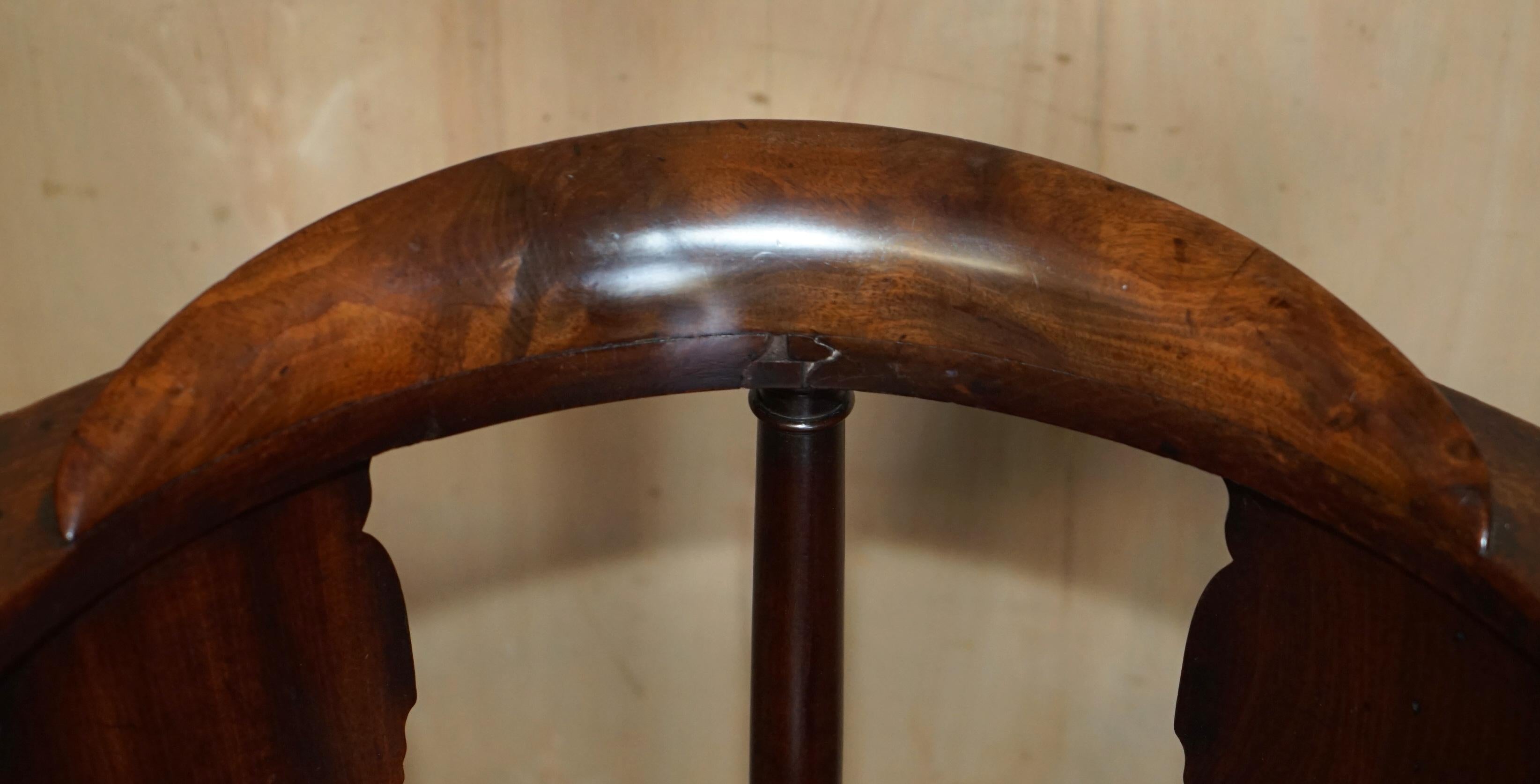 Pelle ECCEZIONALE POLTRONA D'ANGOLO DI GEORGE I CIRCA 1710-1720 AMERICANA IN LEGNO DI HARWOOD in vendita