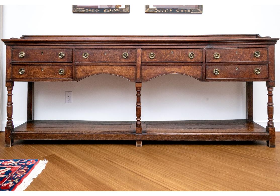 Exceptional Antique Georgian Hunt Board In condizioni deteriorate in vendita a Bridgeport, CT