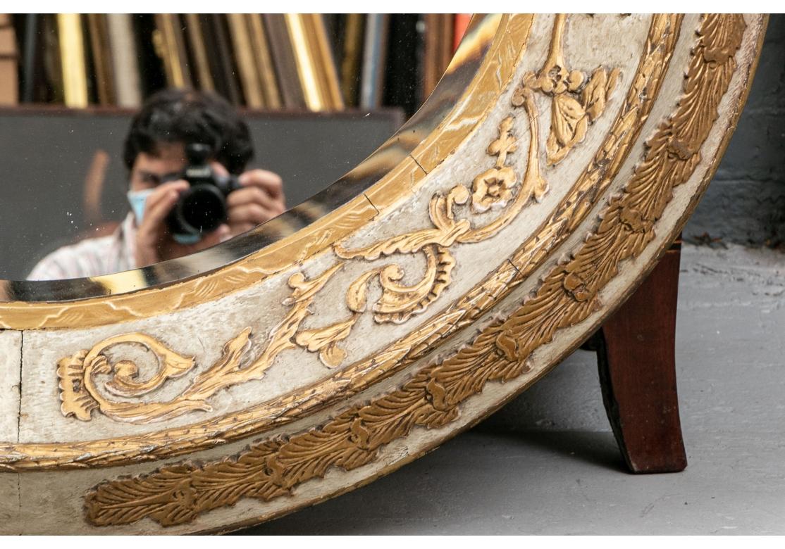 XIXe siècle Exceptionnel style gustavien ancien sculpté et peint  Miroir ovale en vente
