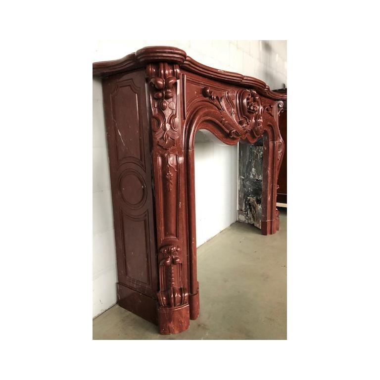 LOUIS XV Antique Fireplace in Red Marble 18th Century For Sale 3