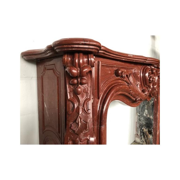 LOUIS XV Antique Fireplace in Red Marble 18th Century For Sale 1