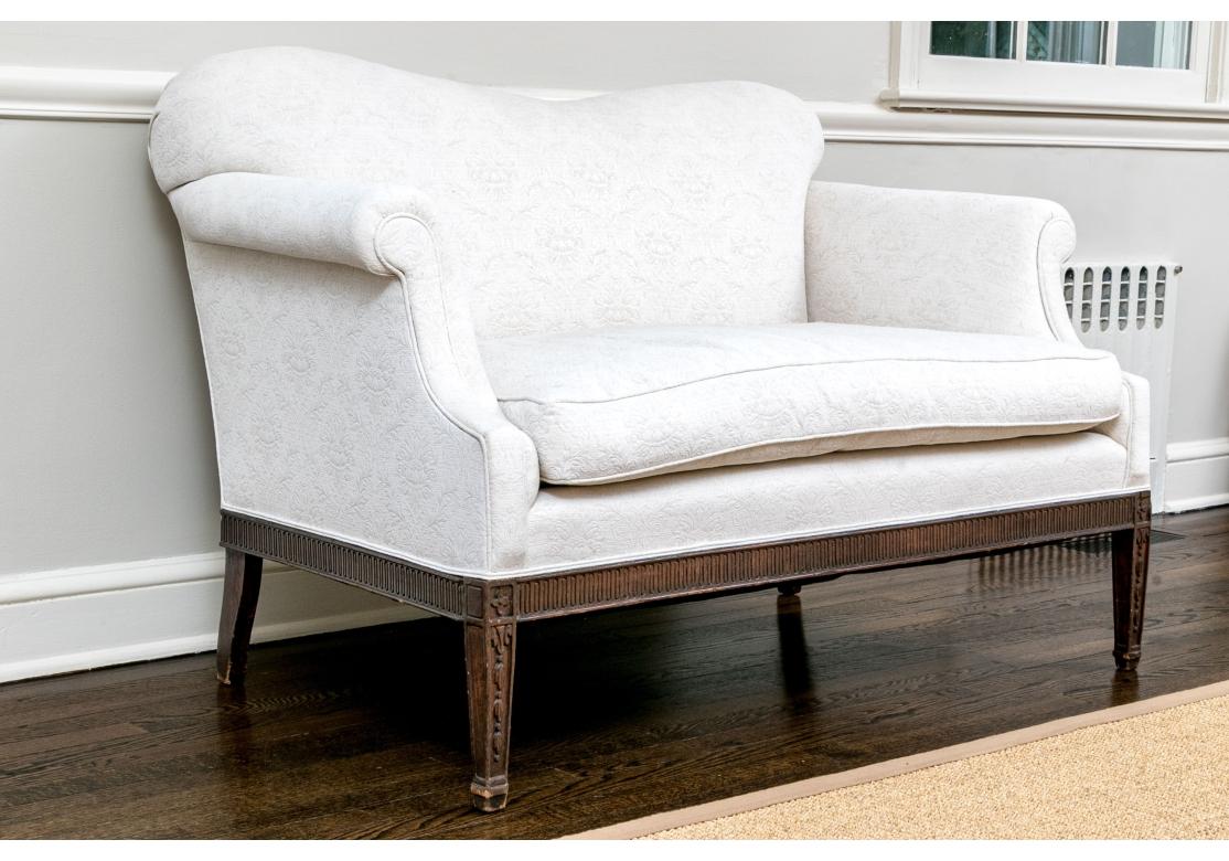 Exceptionnelle banquette ancienne avec rembourrage personnalisé en vente 3