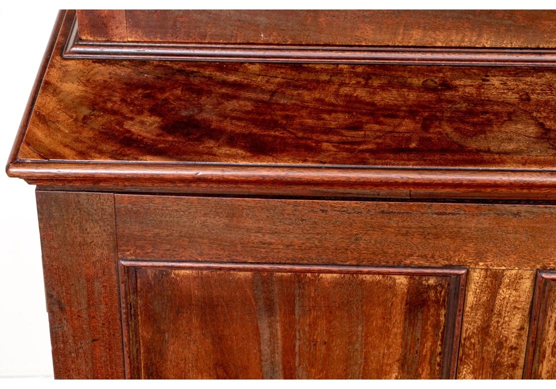 Exceptionnelle armoire bibliothèque en acajou ancien en vente 4