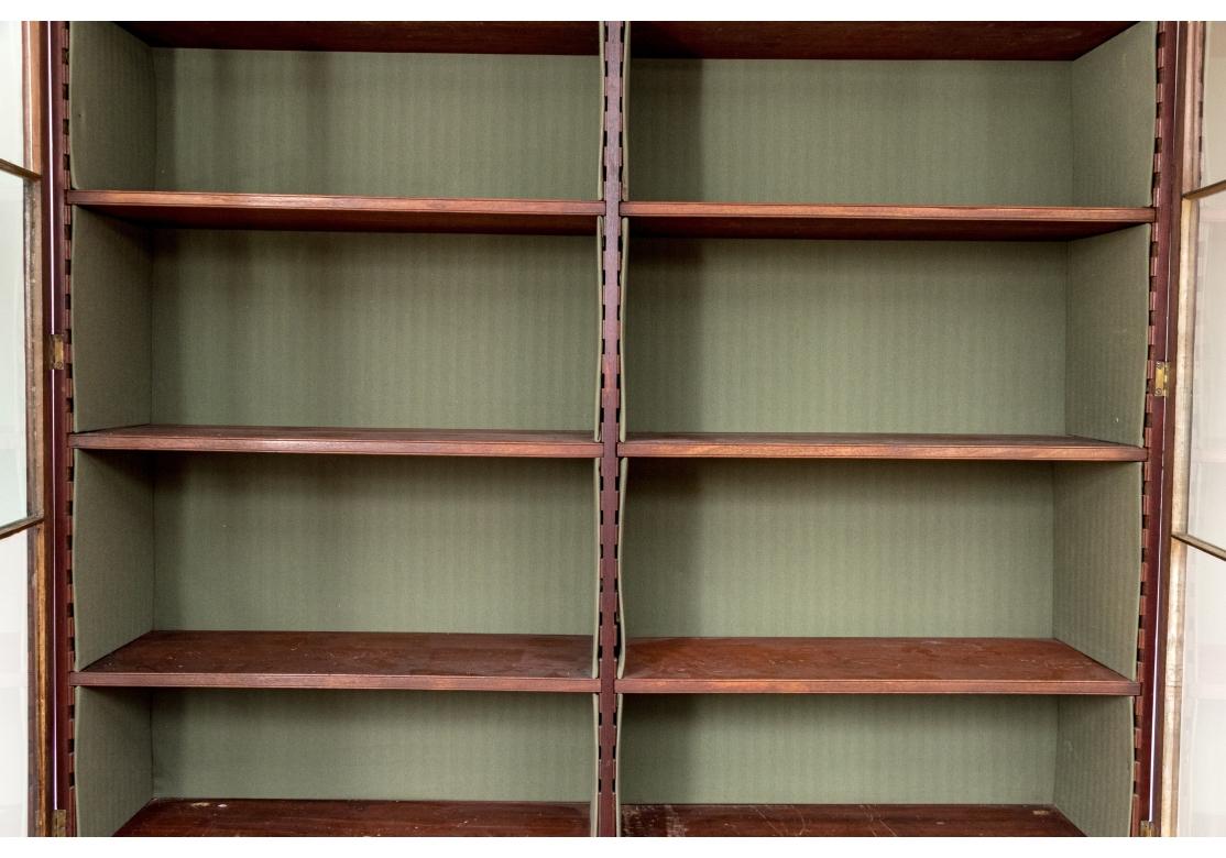 Exceptionnelle armoire bibliothèque en acajou ancien en vente 8