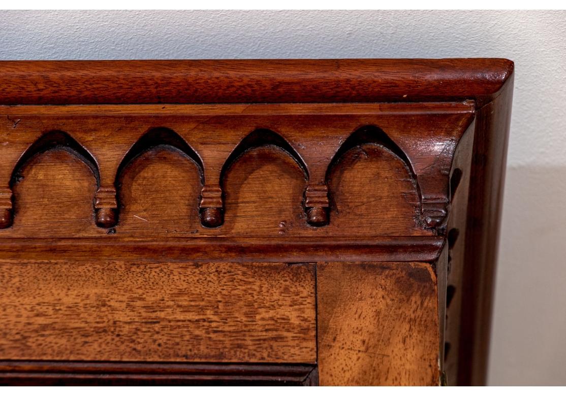 Exceptionnelle armoire bibliothèque en acajou ancien en vente 2