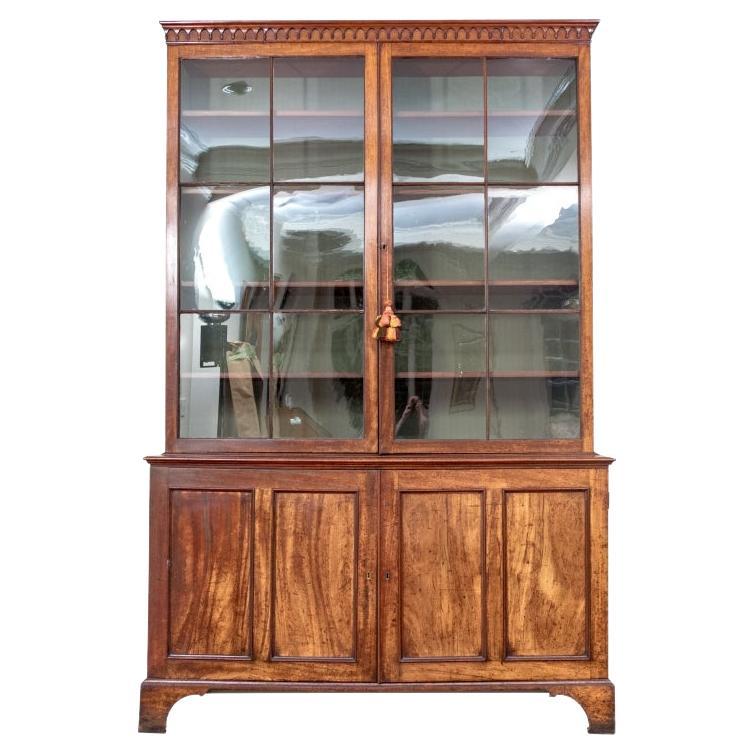 Exceptionnelle armoire bibliothèque en acajou ancien