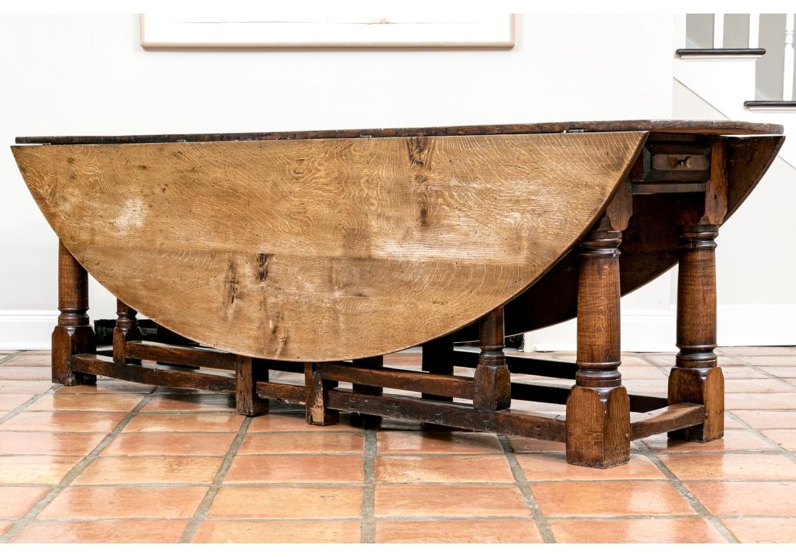 Exceptionnelle table de salle à manger à abattant en Oak Oak antique en vente 4