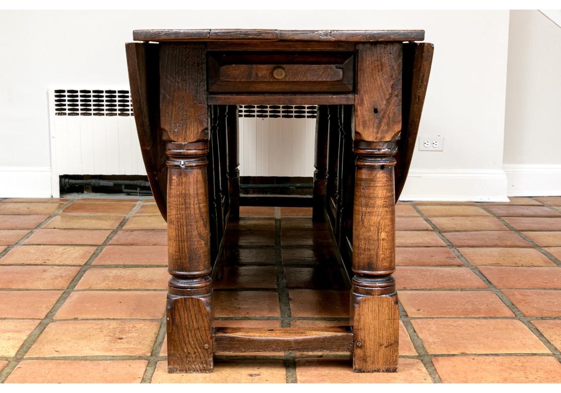XIXe siècle Exceptionnelle table de salle à manger à abattant en Oak Oak antique en vente
