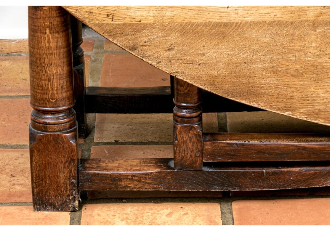 Exceptionnelle table de salle à manger à abattant en Oak Oak antique en vente 3