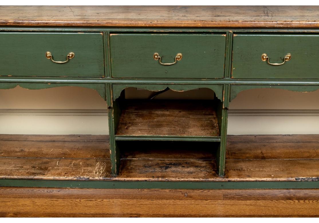 Exceptional Antique Painted Pine Welsh Cupboard In Good Condition In Bridgeport, CT