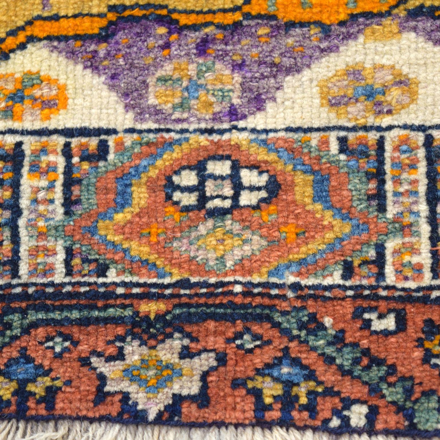 Antiker persischer Kaschkouli-Teppich aus Wolle von 1880 mit Karim Khan Zand, 2' x 2' (Handgeknüpft) im Angebot