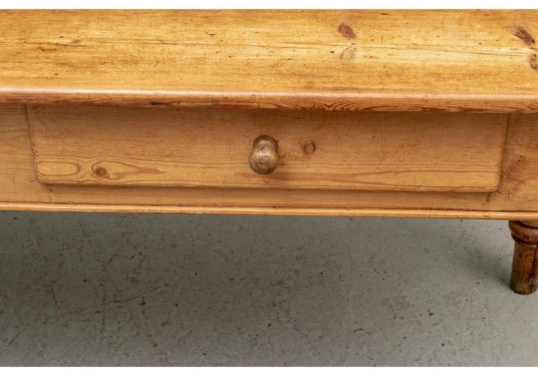 Exceptional Antique Pine Farm Table In Good Condition For Sale In Bridgeport, CT