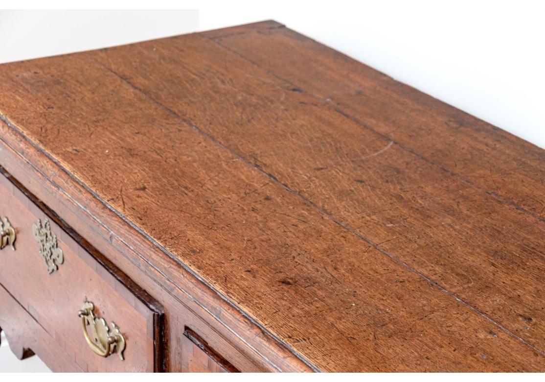 Exceptional Antique Queen Anne Style Hunt Board In Distressed Condition For Sale In Bridgeport, CT