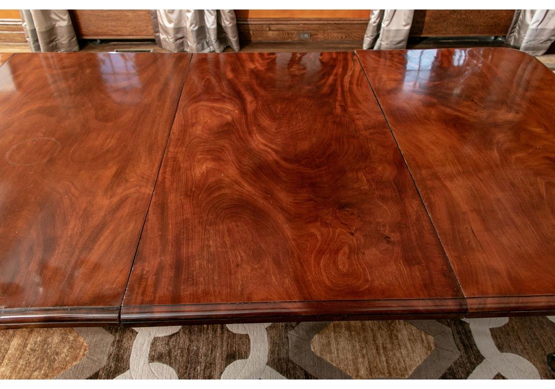 Exceptionnelle table à rallonge de salle à manger/banquet William IV ancienne État moyen - En vente à Bridgeport, CT