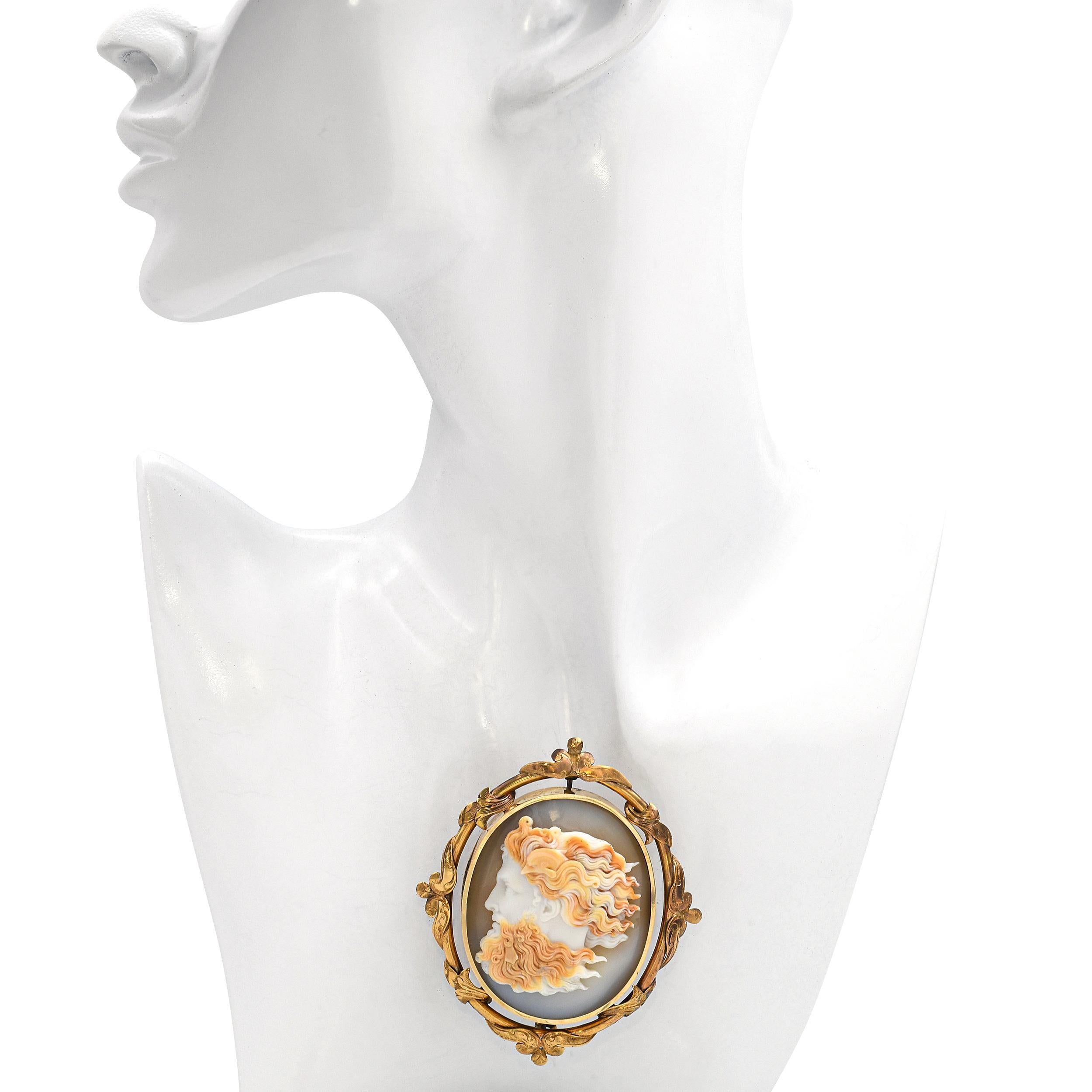 Néoclassique Exceptionnelle broche camée Poséidon en or jaune ancien en vente