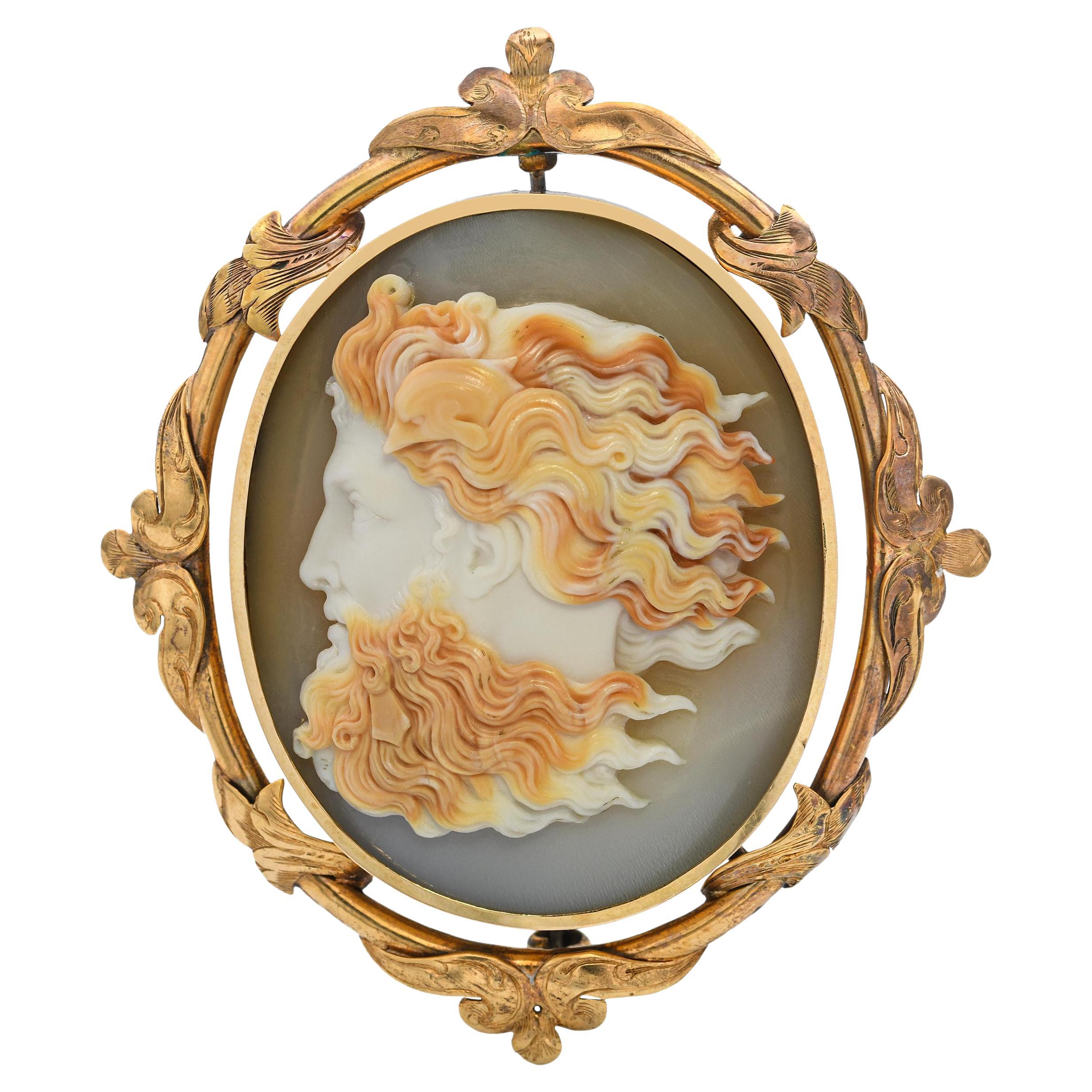 Exceptionnelle broche camée Poséidon en or jaune ancien en vente