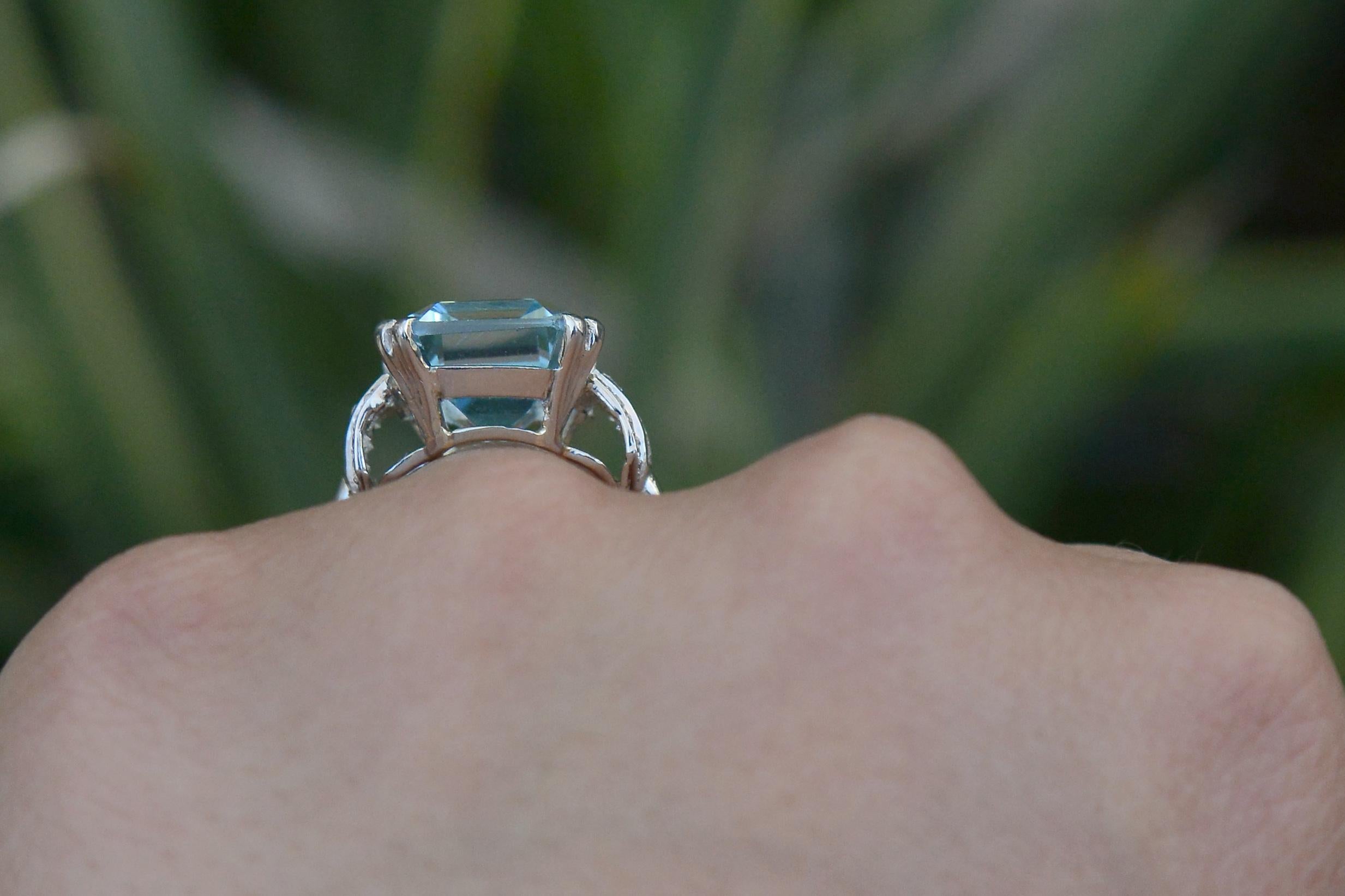 Taglio smeraldo Exceptional Aquamarine Art Deco Diamond Cocktail Ring