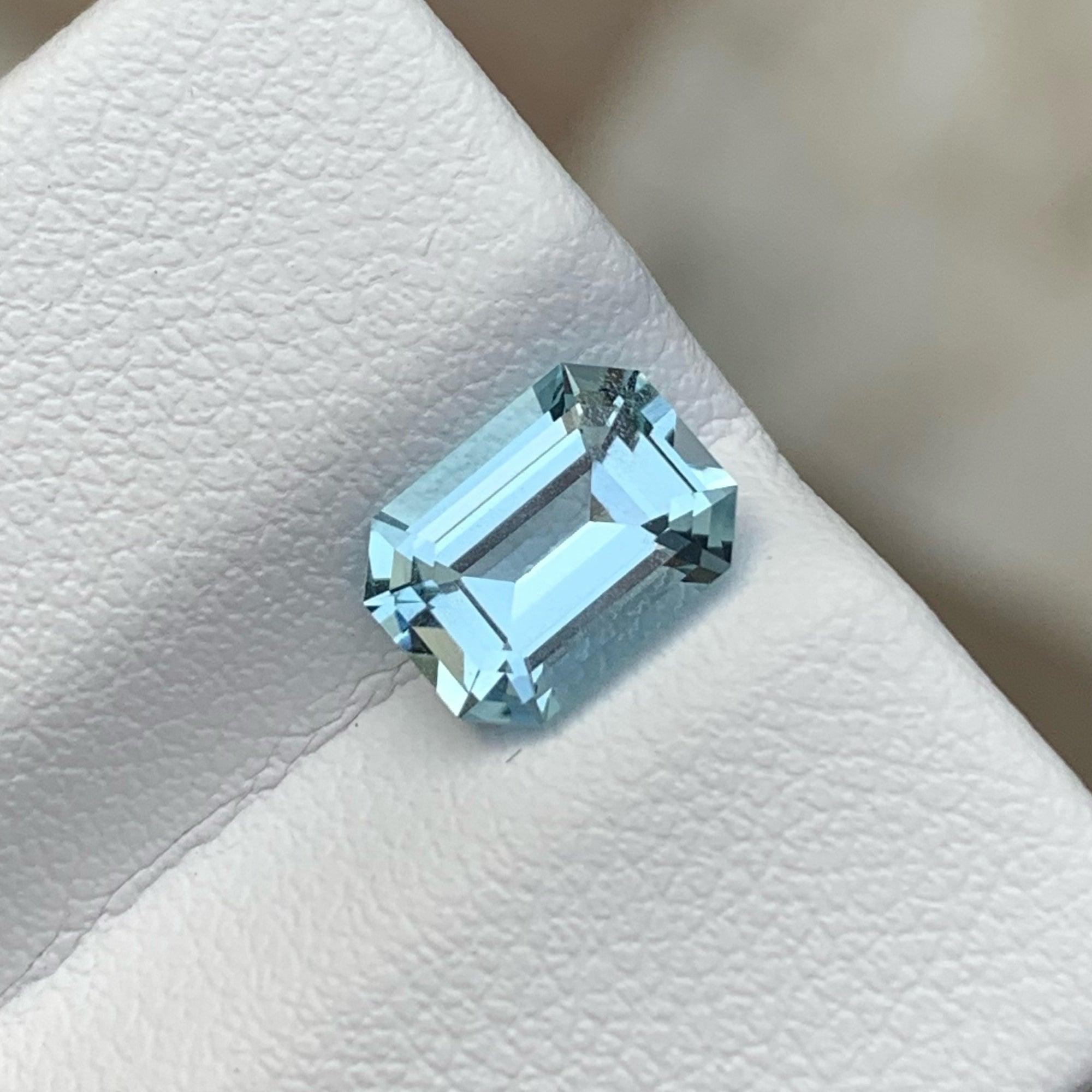 Emerald Cut Exceptional Aquamarine Cut Gemstone 1.30 Carats Aquamarine Loose Gems Jewelry For Sale