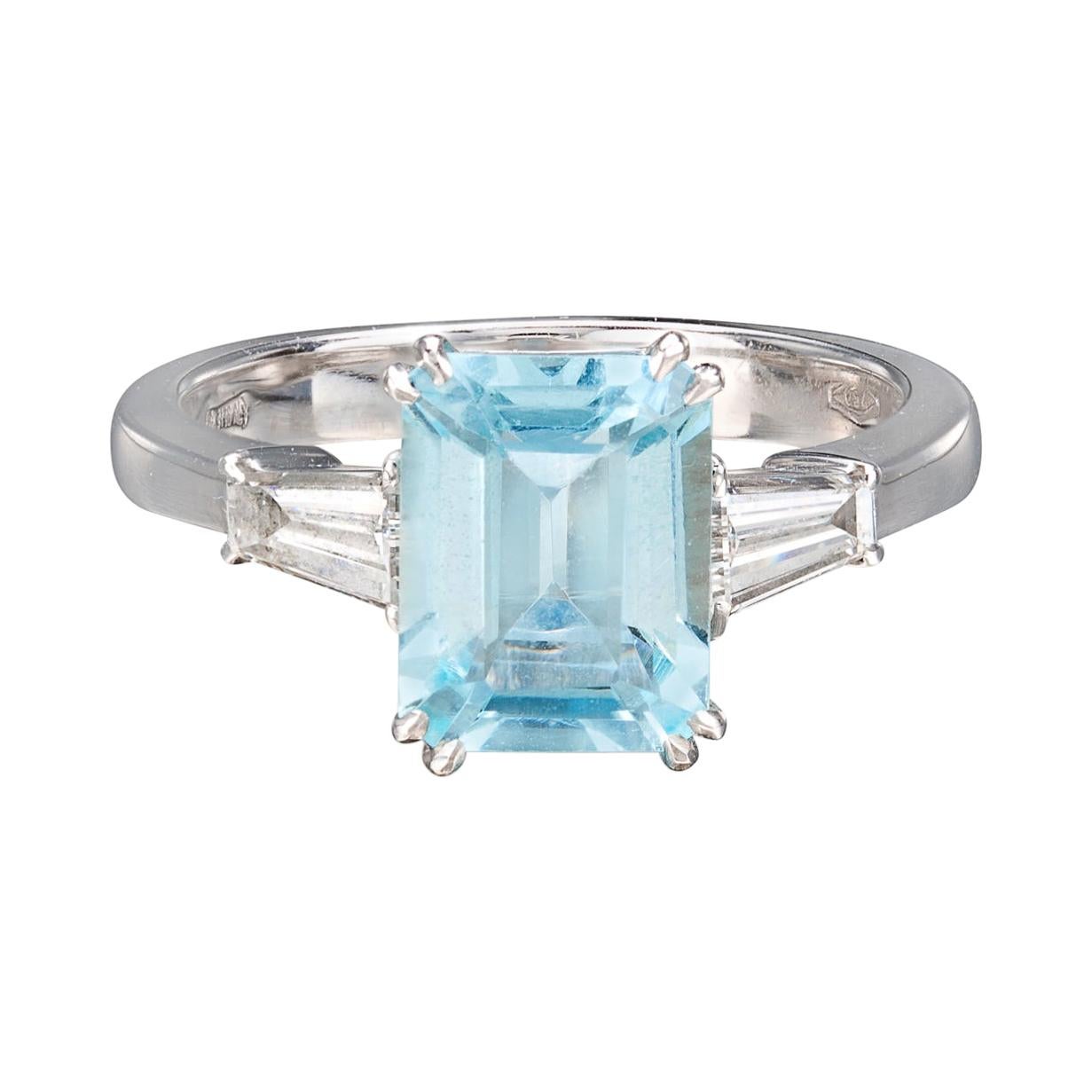 Exceptional Aquamarine & Diamond Ring For Sale