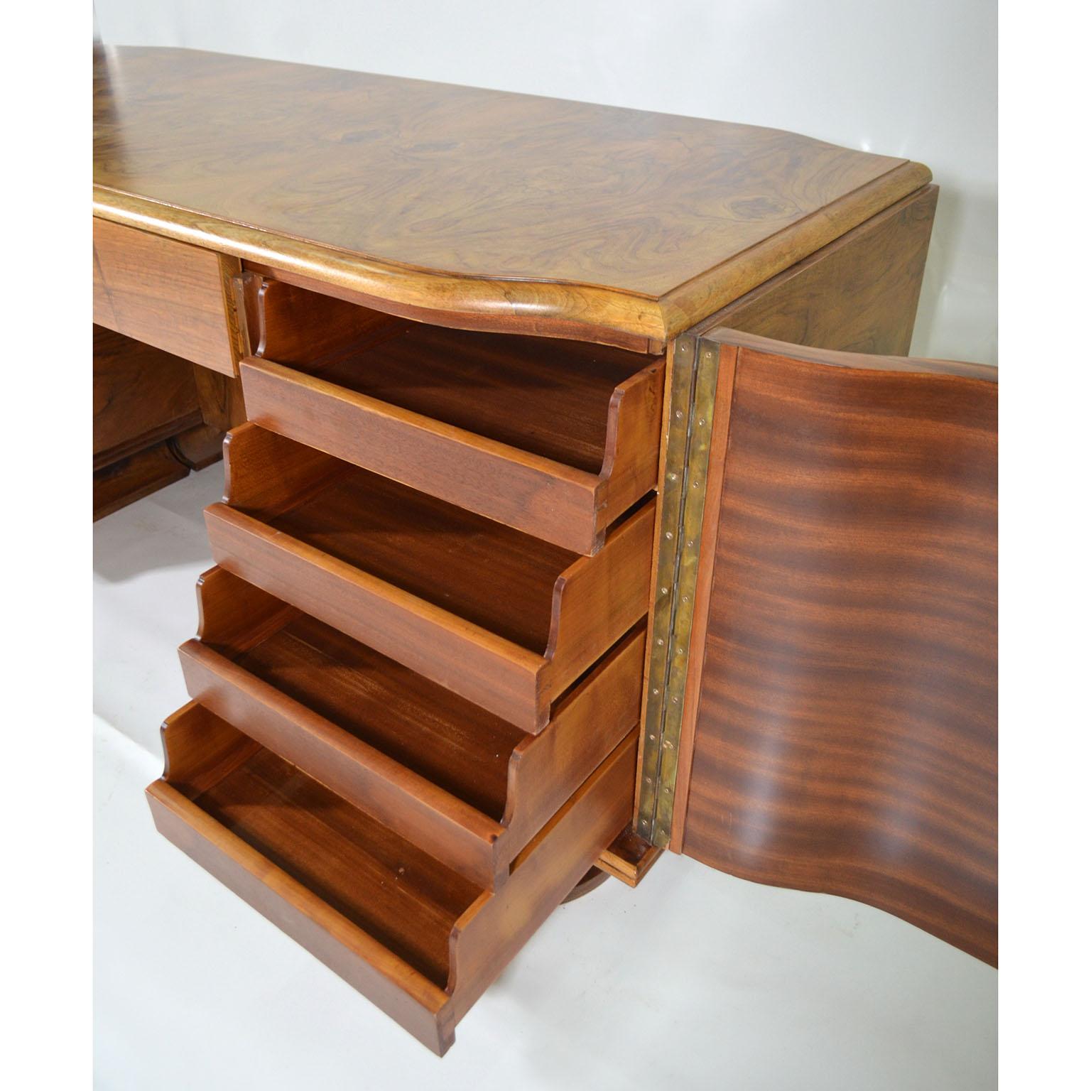 Exceptional Art Deco Desk in French Walnut and Mahogany 4