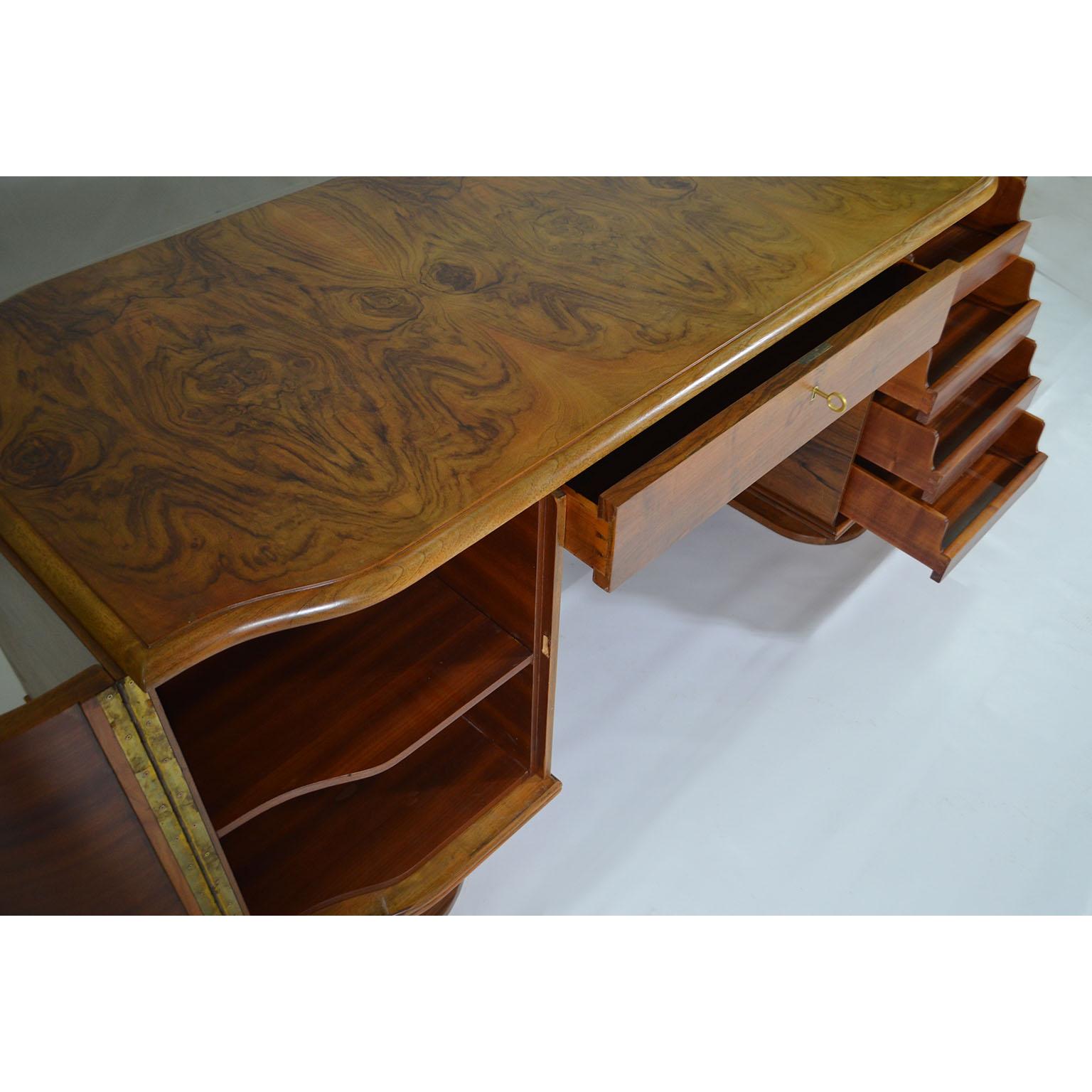 Exceptional Art Deco Desk in French Walnut and Mahogany 6