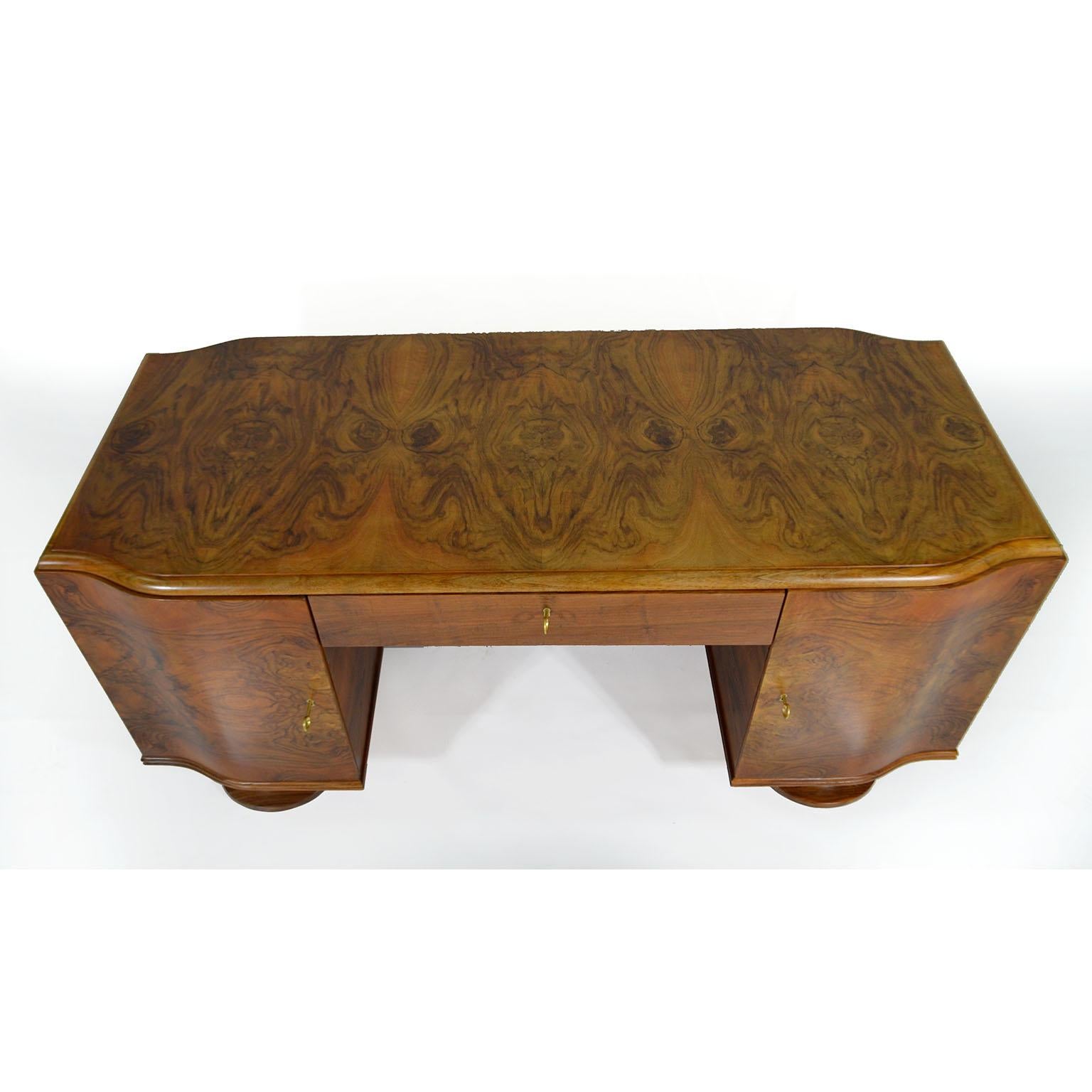 Veneer Exceptional Art Deco Desk in French Walnut and Mahogany