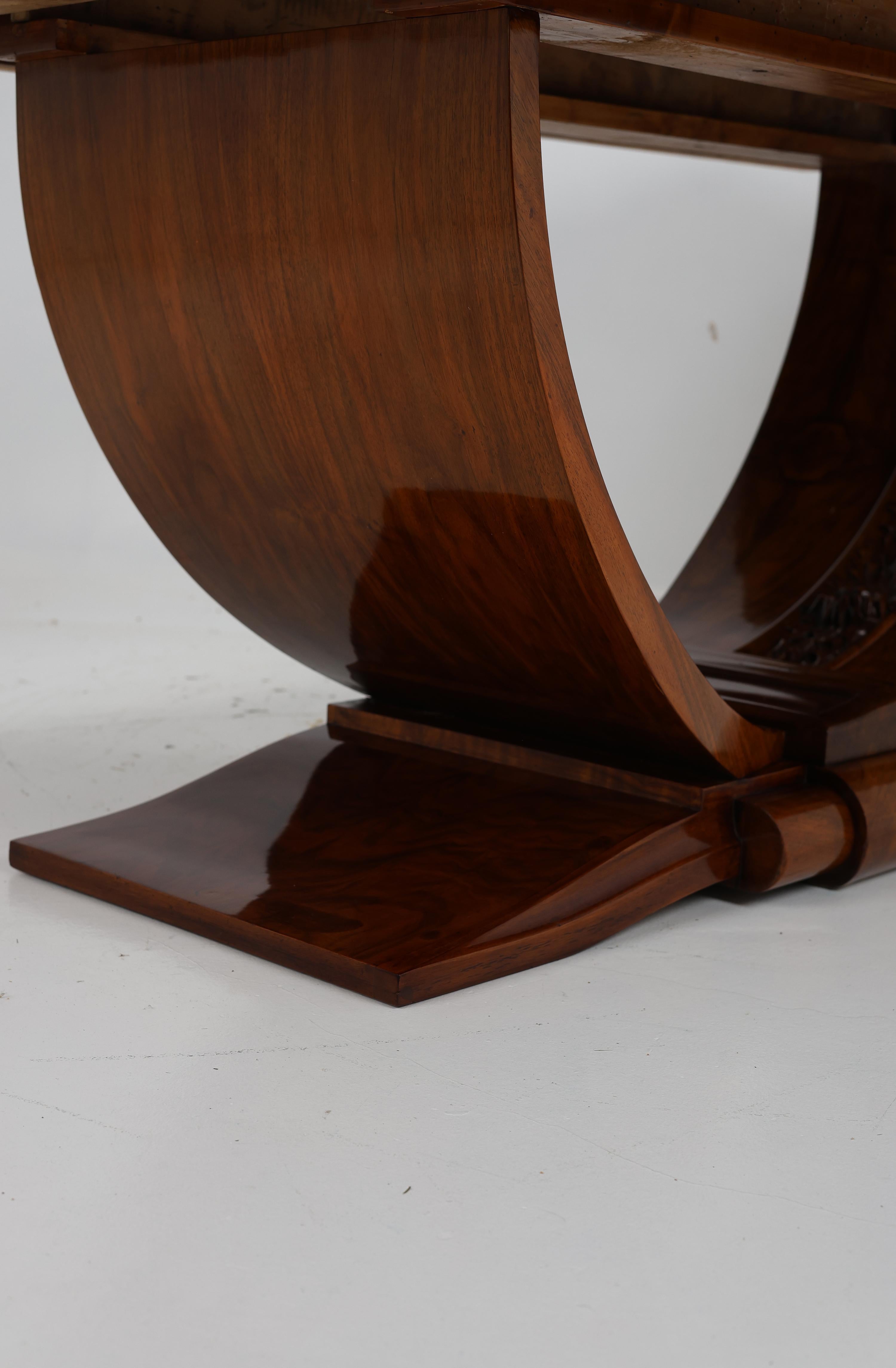 Walnut Exceptional Art Deco dining table For Sale