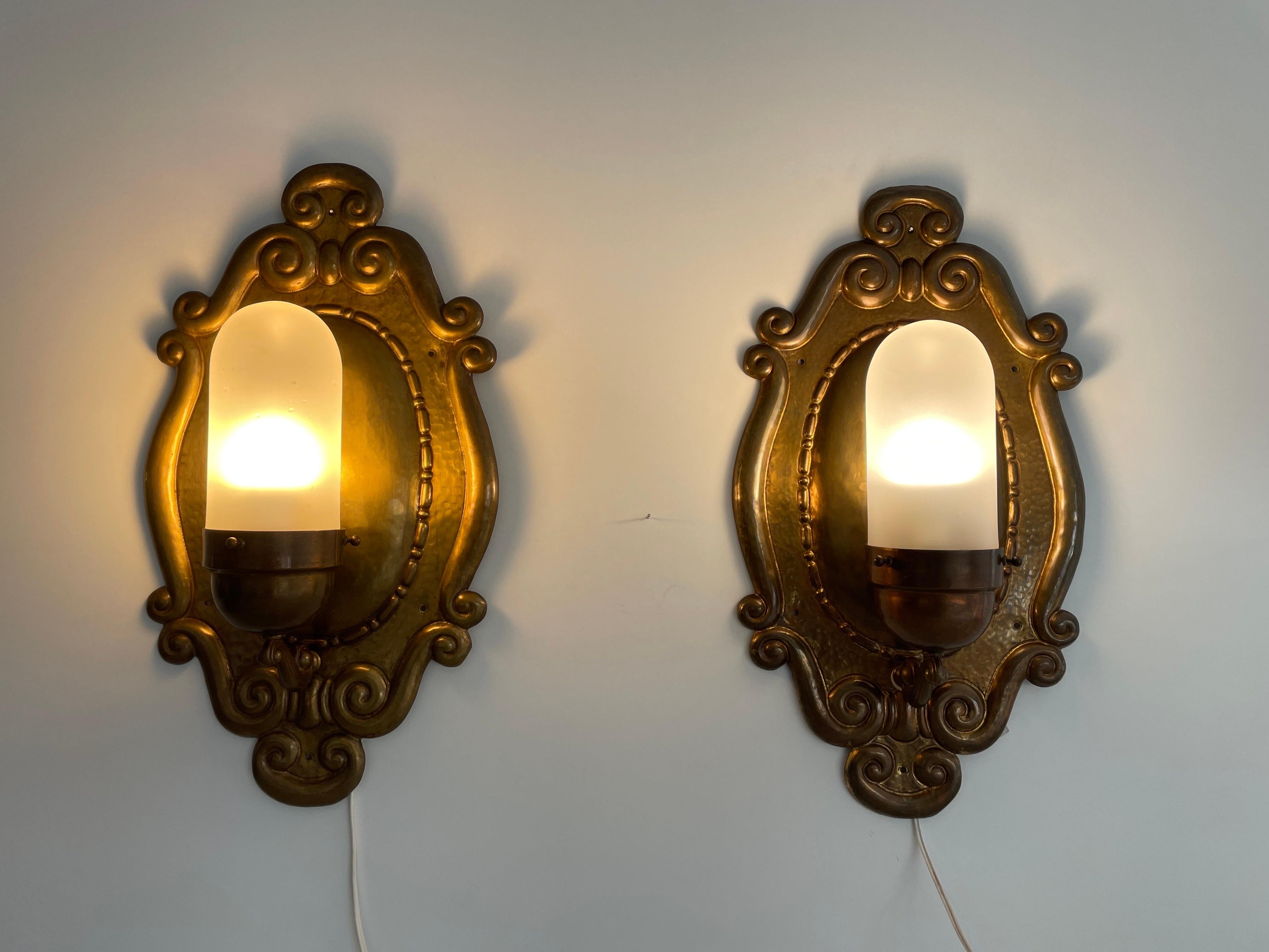 Exceptional Art Deco Glass and Copper Body Pair of Sconces, 1940s, Germany For Sale 3