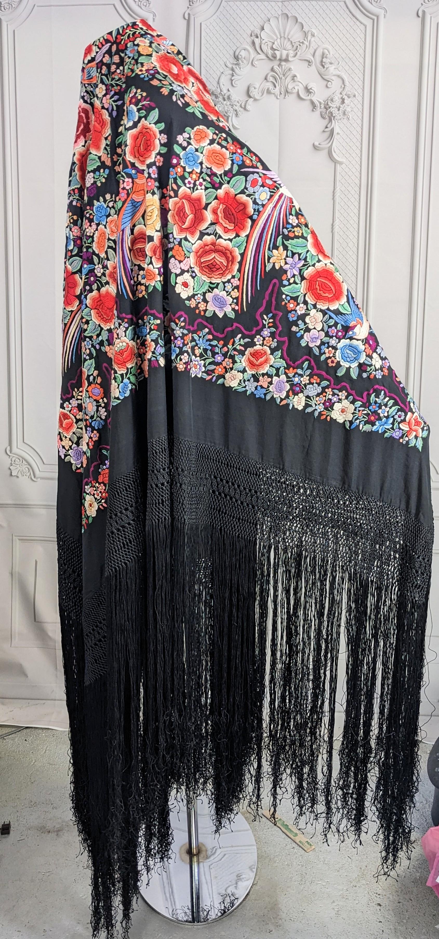Exceptional Art Deco Manton De Manila Embroidered Silk Shawl For Sale 5