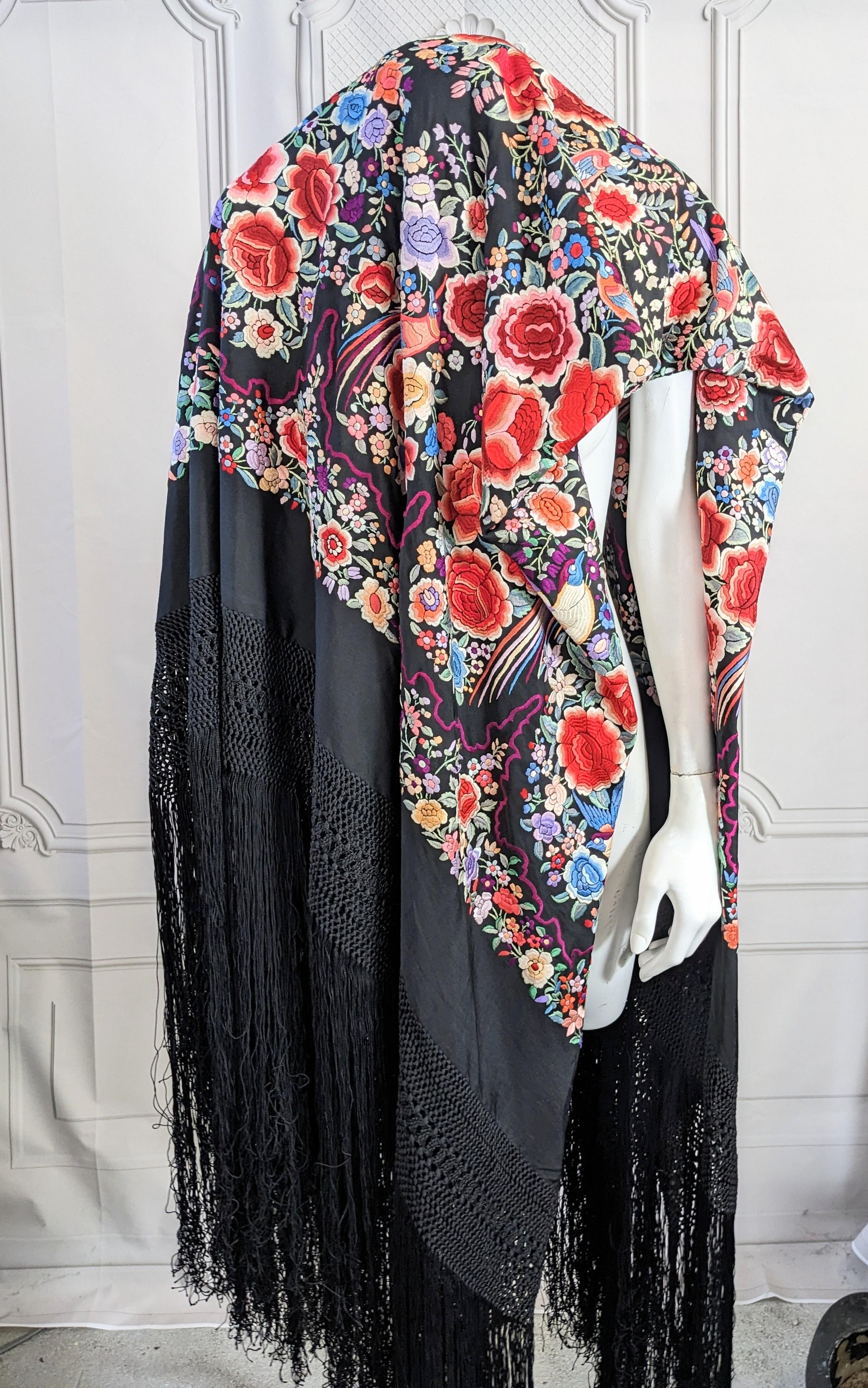 Exceptional Art Deco Manton De Manila Embroidered Silk Shawl For Sale 5