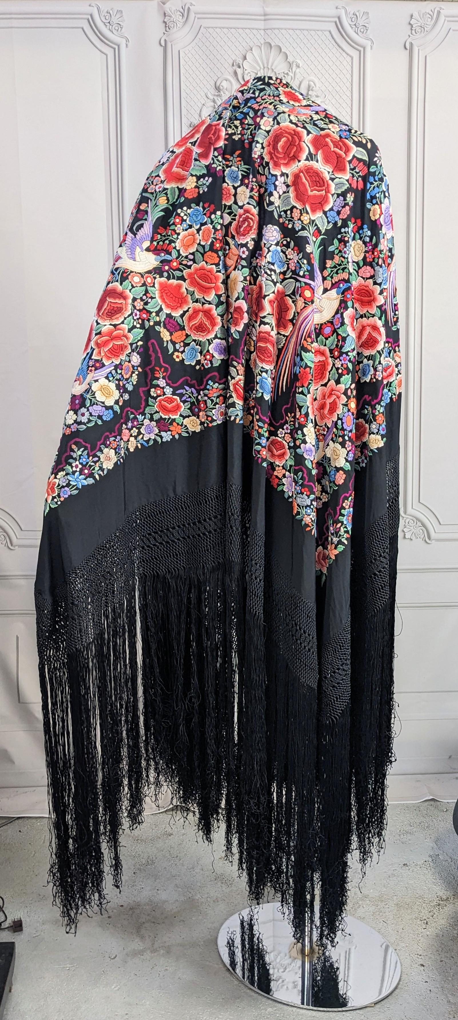 Exceptional Art Deco Manton De Manila Embroidered Silk Shawl For Sale 3