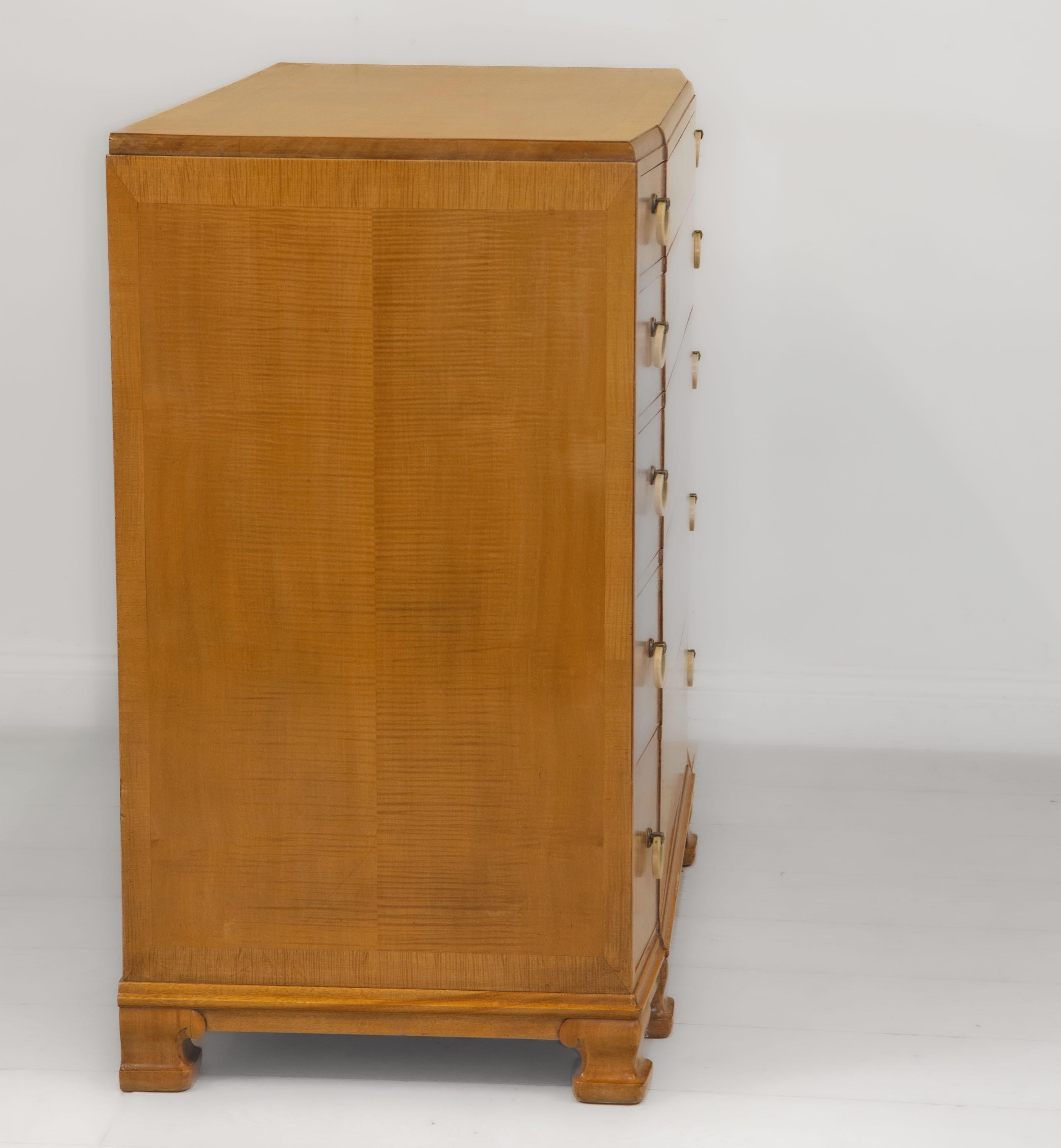 Exceptional Art Deco Maple Chest of Drawers, 1930s 6