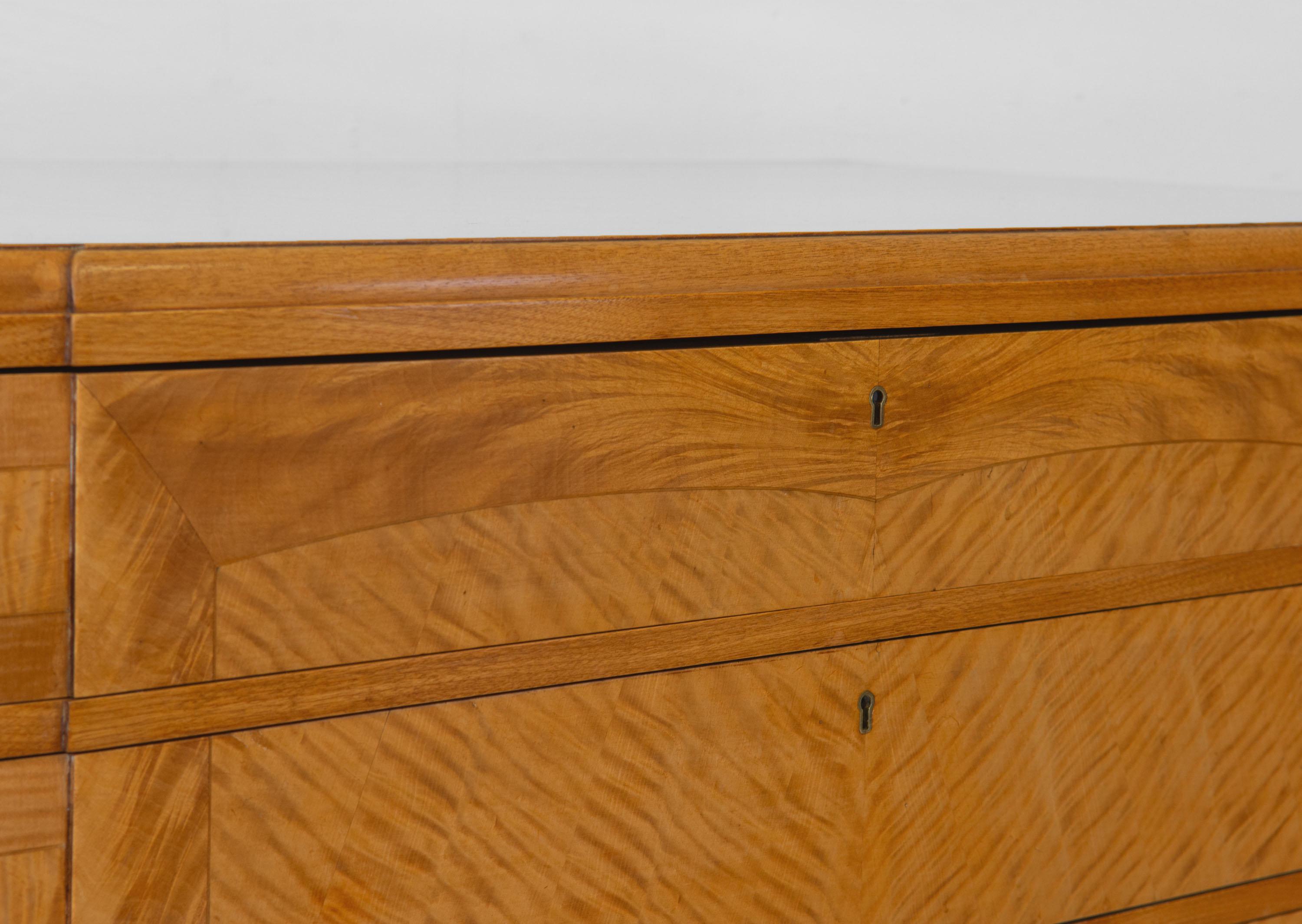 Veneer Exceptional Art Deco Maple Chest of Drawers, 1930s
