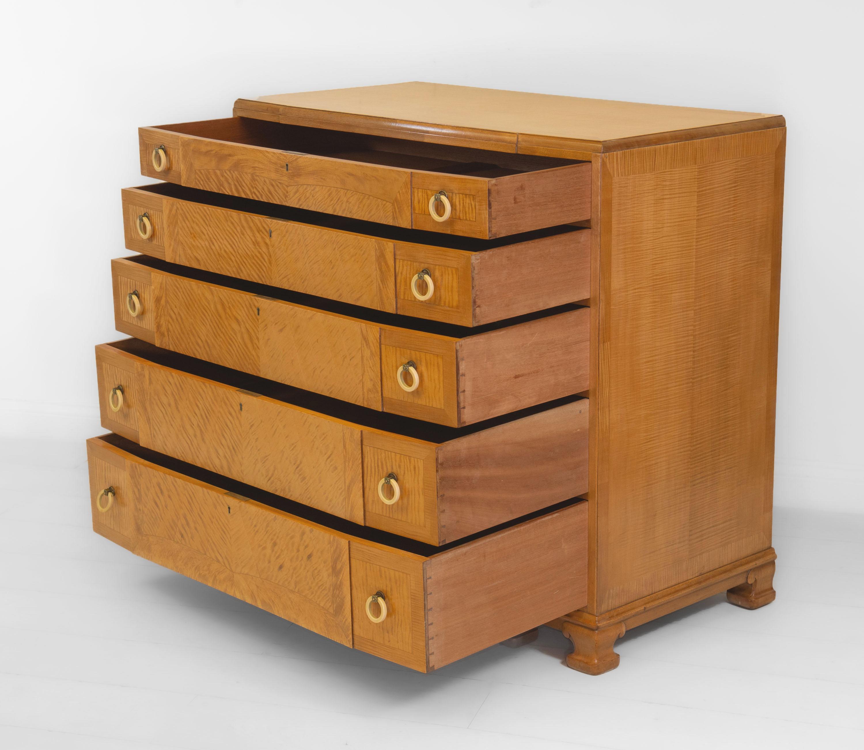 Mid-20th Century Exceptional Art Deco Maple Chest of Drawers, 1930s