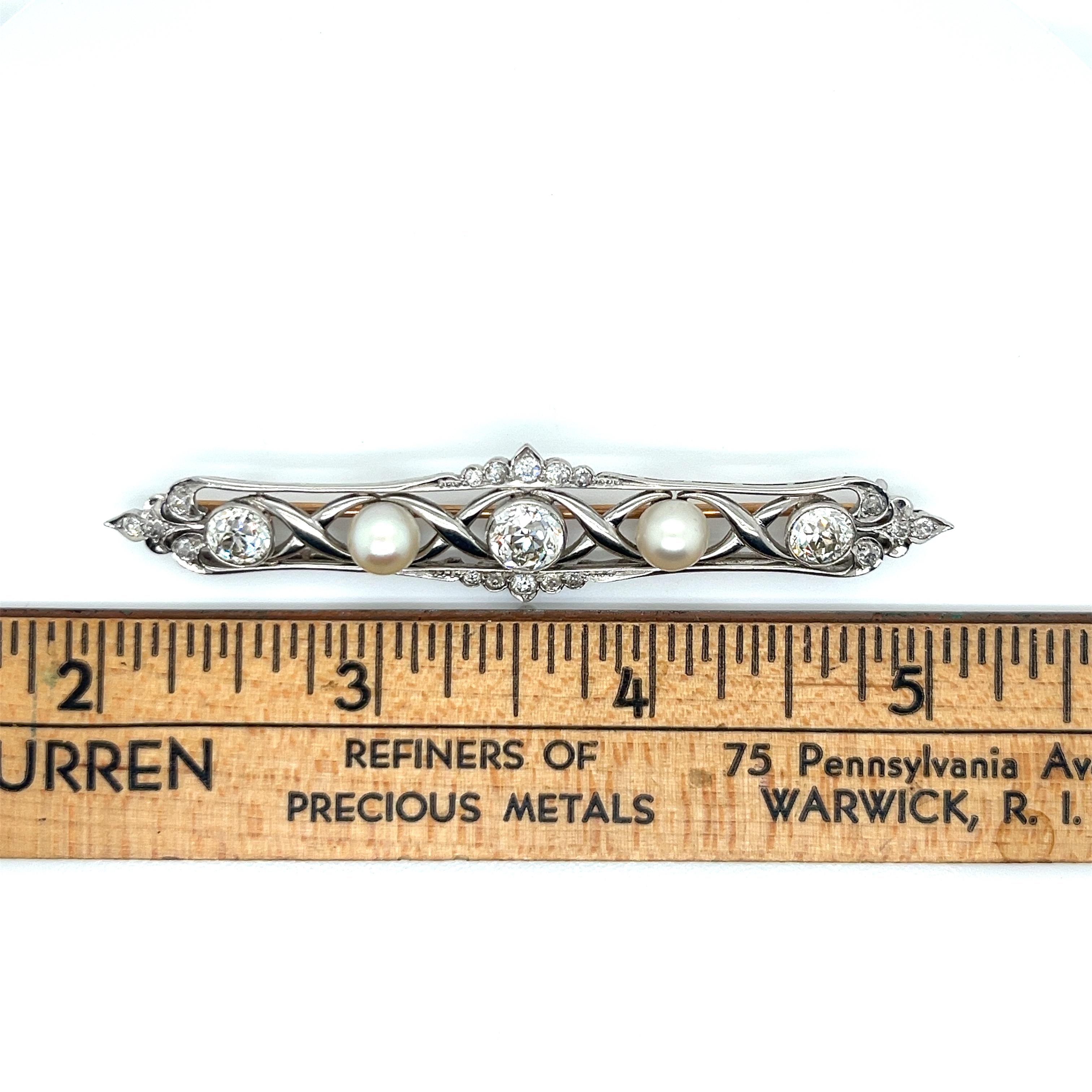 Women's Exceptional Art Deco Platinum and Diamond Brooch, Circa 1930s For Sale